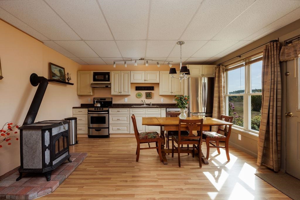 Sun Filled Room 24117170