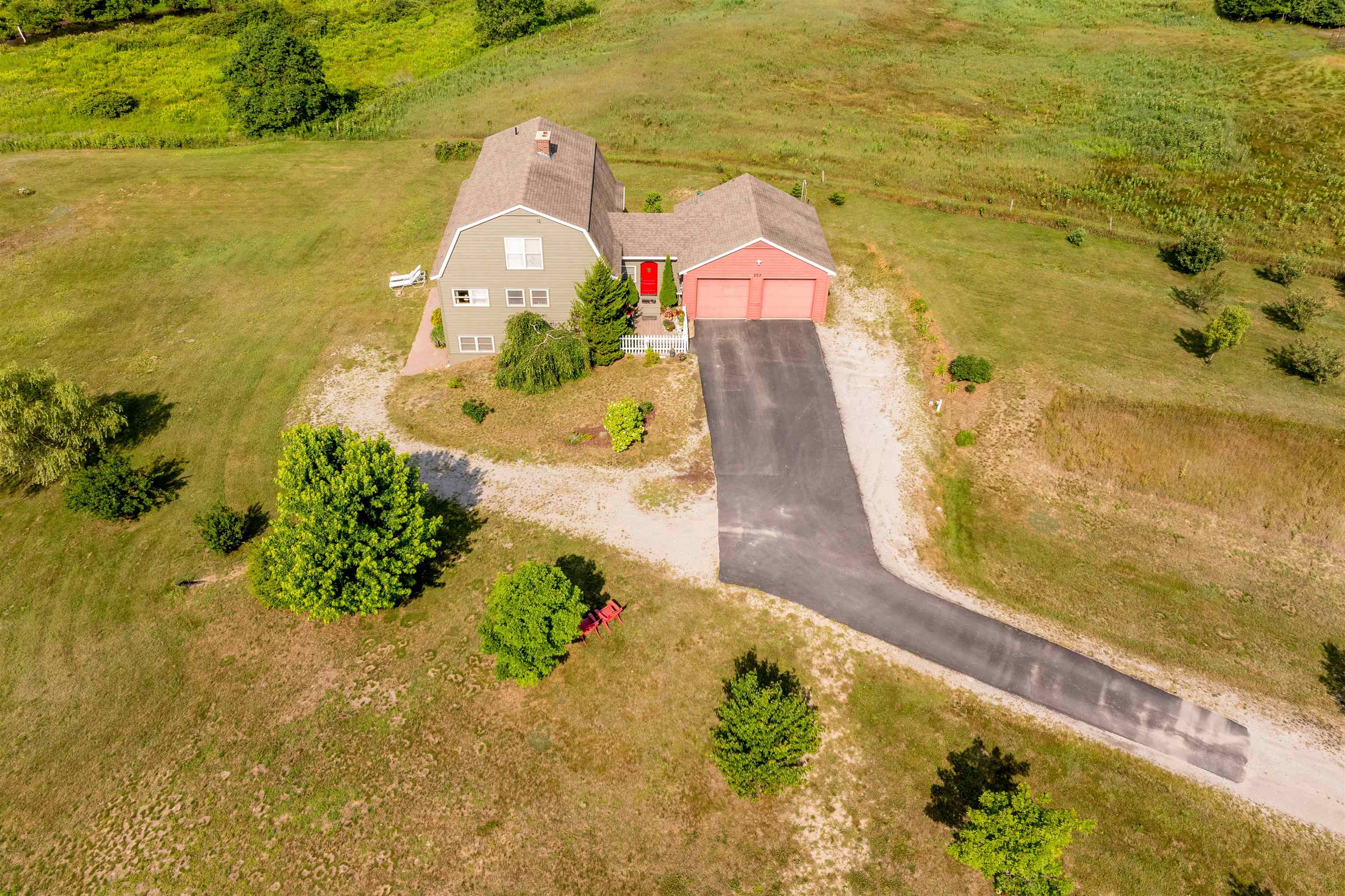 Located on 15.4+/- Acres 26139401