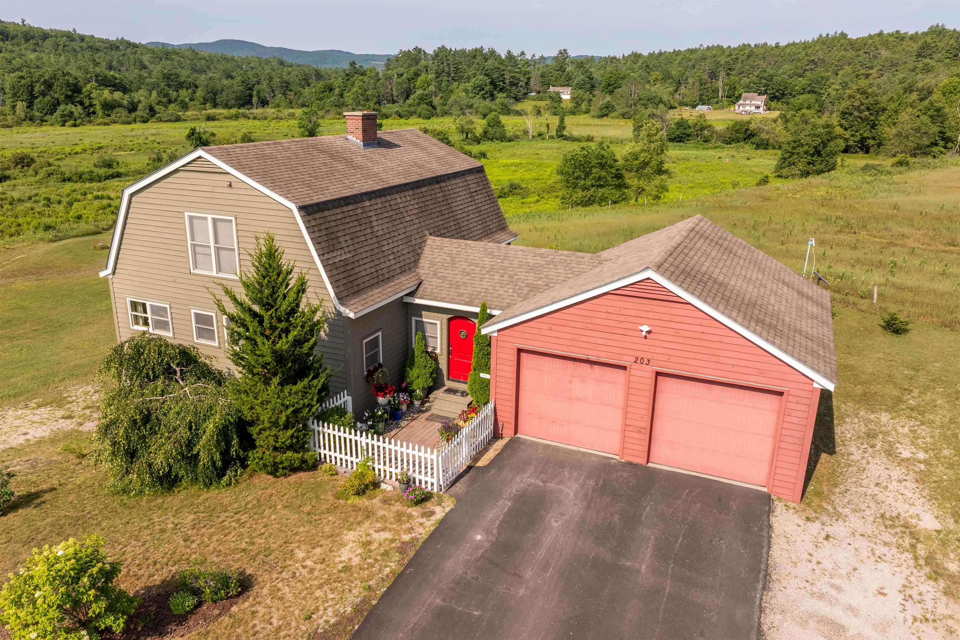 2 Car Attached Garage 26139396