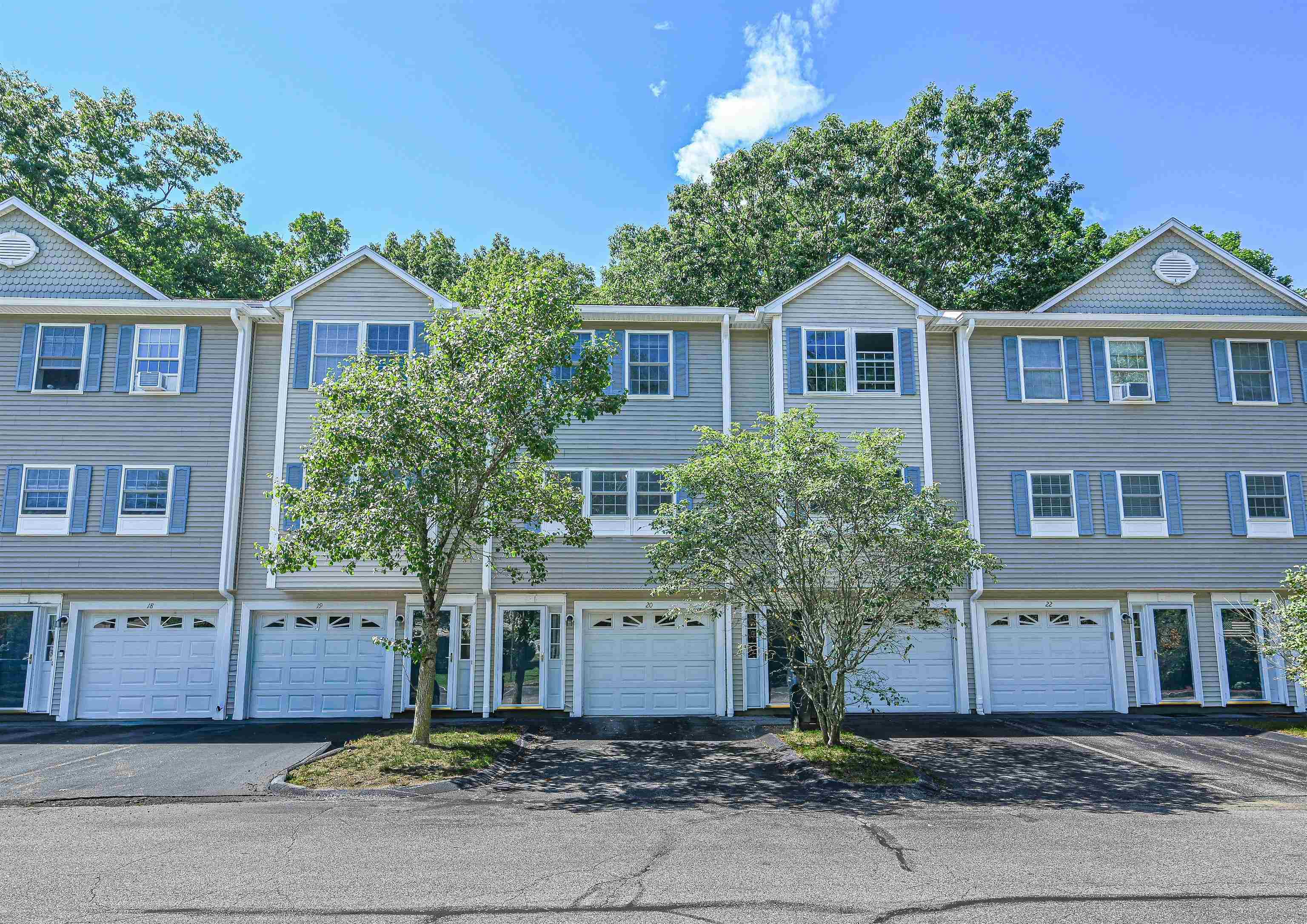 Photo 2 of Townhouse for sale at 1029 S Mammoth Rd #20, Manchester, NH 03109 | MLS# 5109055 | Listing updated on 2026-09-17