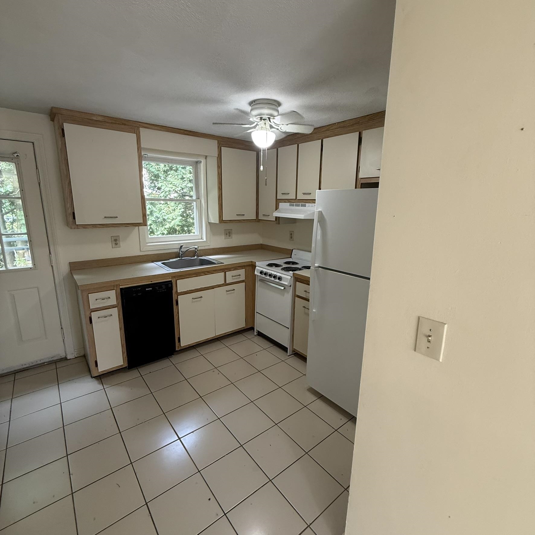 Photo 4 of 25