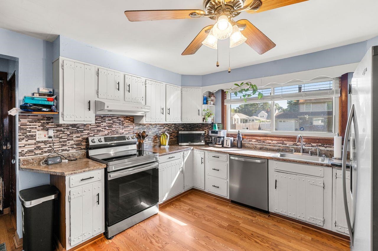 Photo 2 of Single family home for sale at 70 Newgate Cir, Manchester, NH 03102 | MLS# 5109370 | Listing updated on 2026-09-19