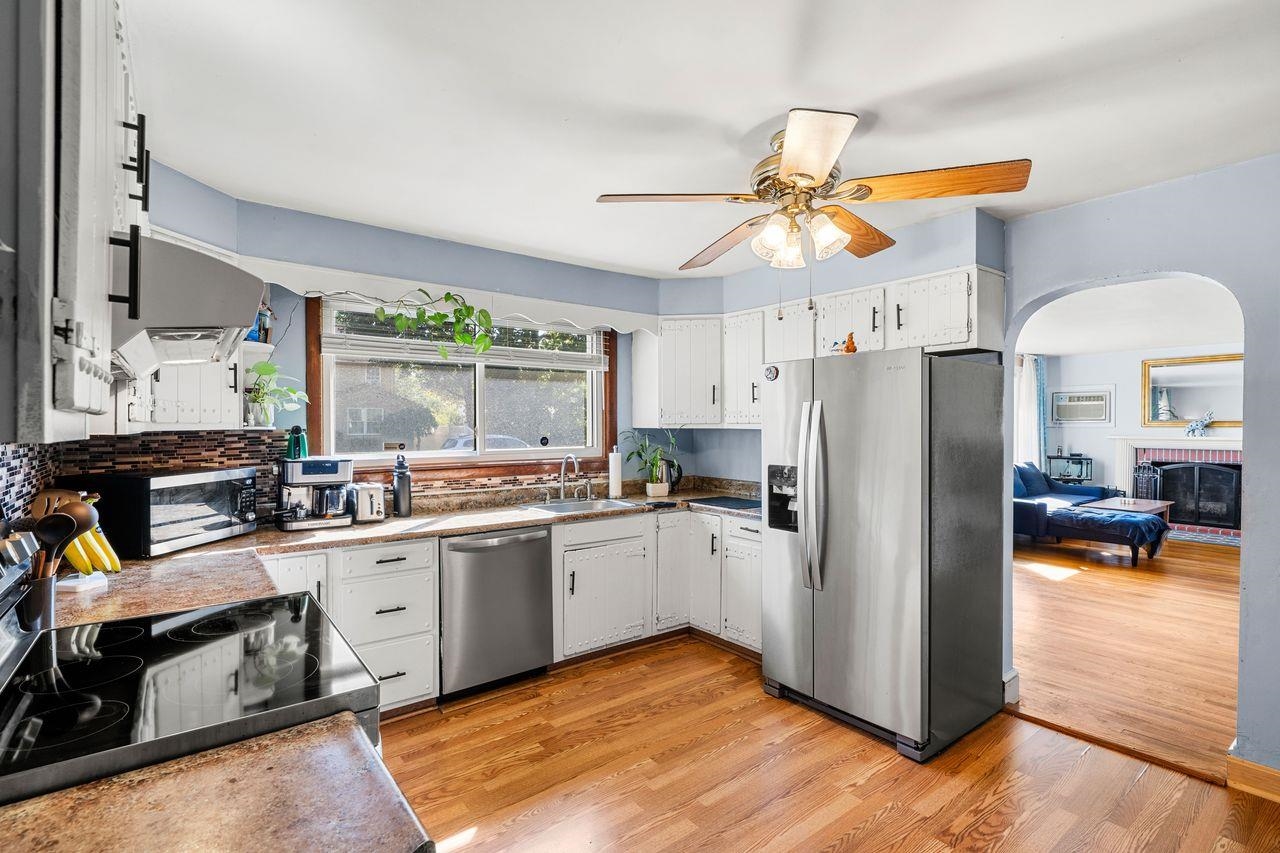 Photo 3 of Single family home for sale at 70 Newgate Cir, Manchester, NH 03102 | MLS# 5109370 | Listing updated on 2026-09-19