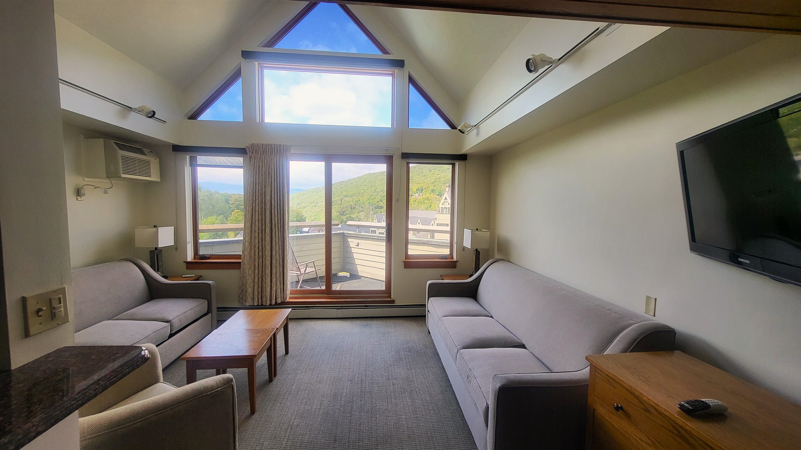 Spacious sleeps 6