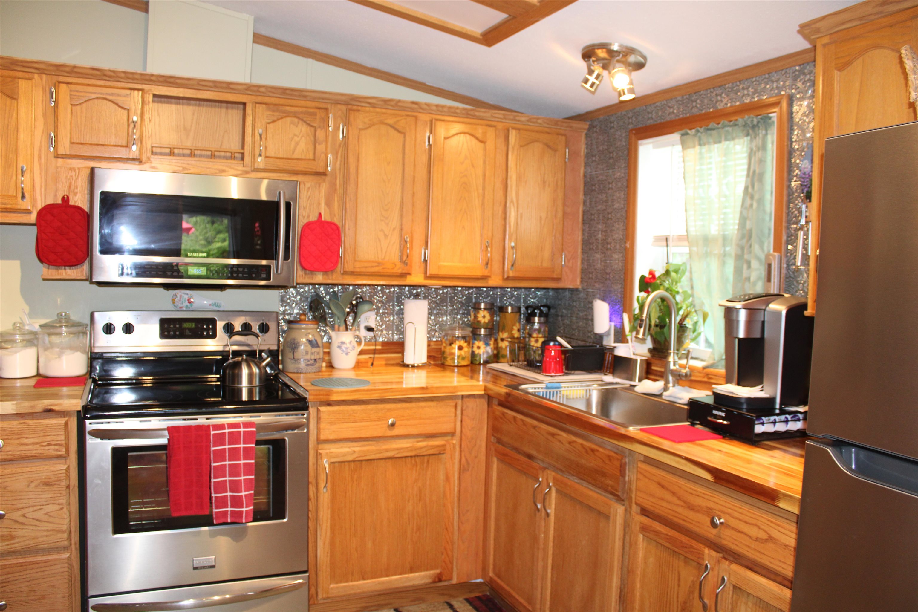 Photo 3 of Manufactured home for sale at 10 Hilltop Manor, Littleton, NH 03561 | MLS# 5109538 | Listing updated on 2026-09-16