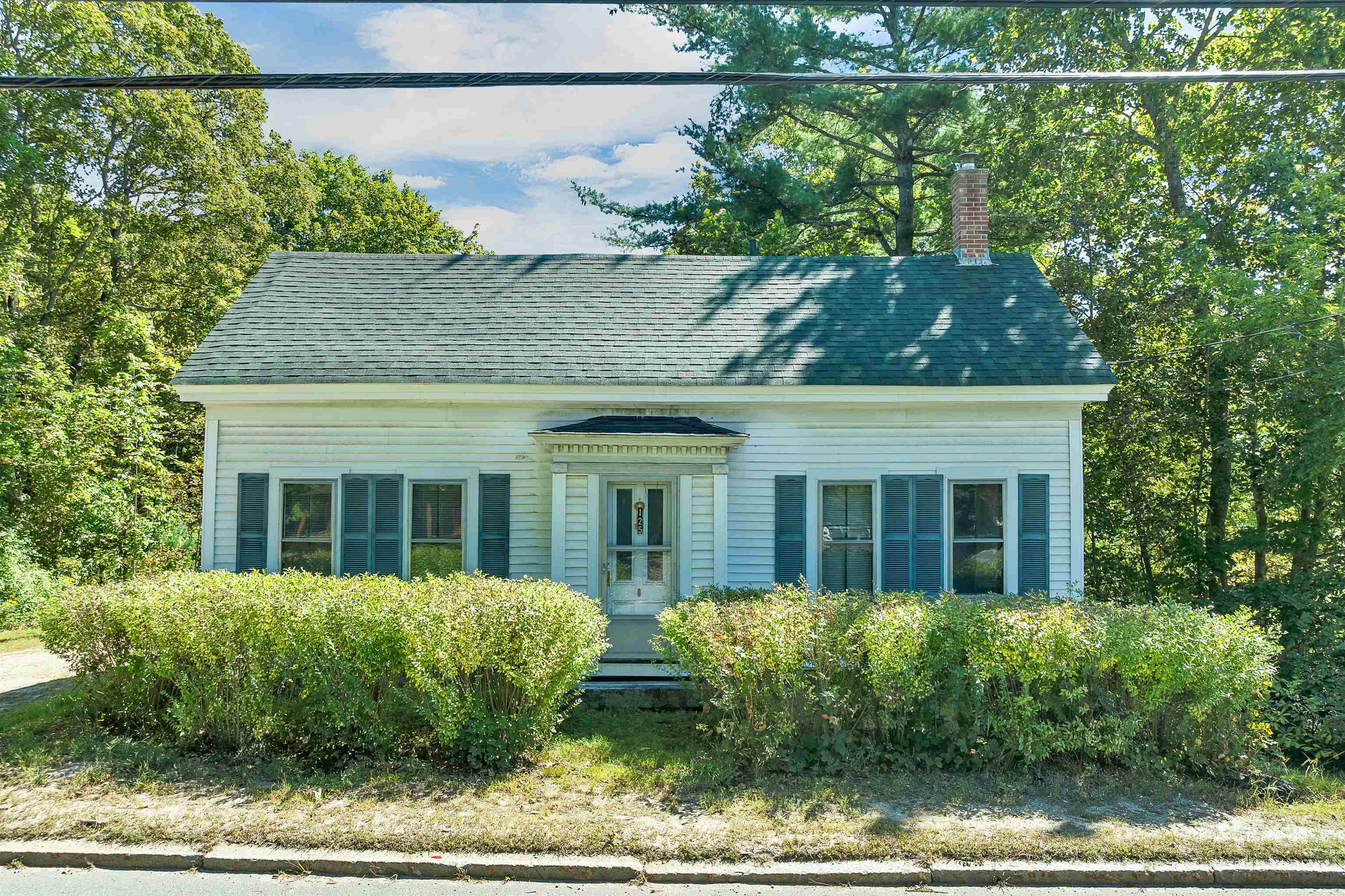 Photo 2 of Single family home for sale at 125 127 Center St, Wolfeboro, NH 03894 | MLS# 5109567 | Listing updated on 2026-09-13