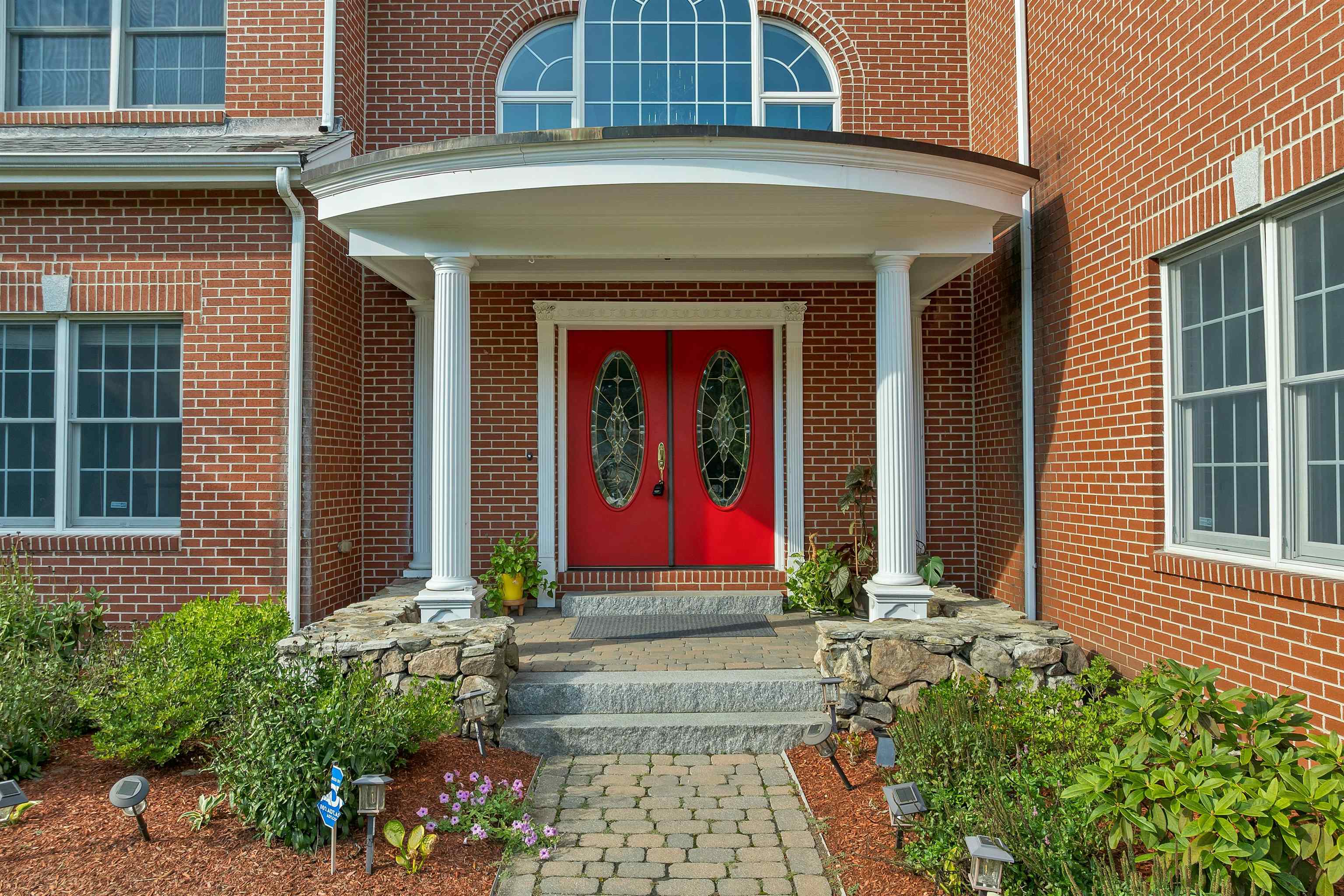 Photo 1 of Single family home for sale at 5 Crestwood Ln, Nashua, NH 03062 | MLS# 5109620 | Listing updated on 2026-09-19