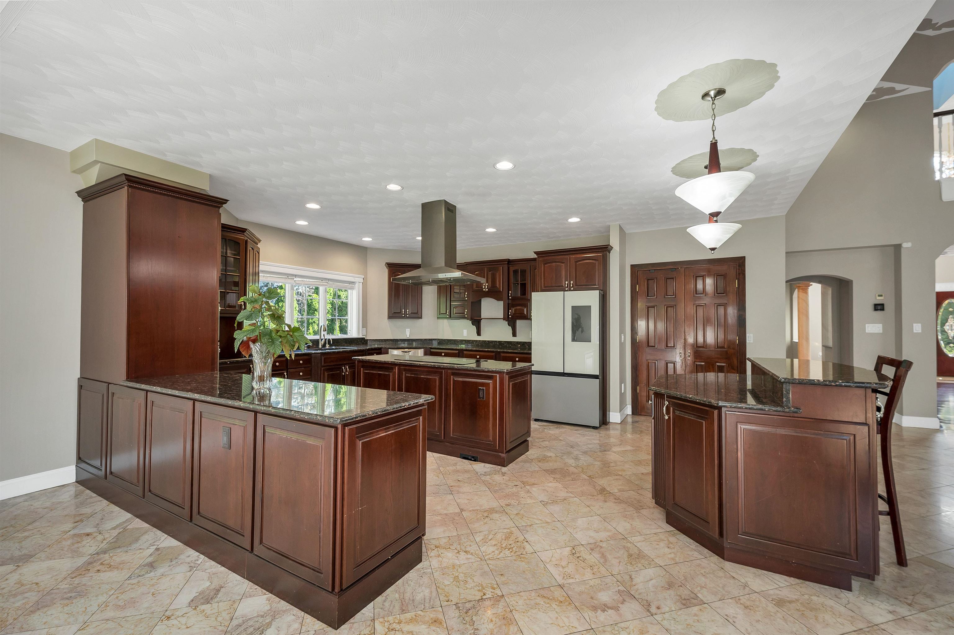 Photo 3 of Single family home for sale at 5 Crestwood Ln, Nashua, NH 03062 | MLS# 5109620 | Listing updated on 2026-09-19
