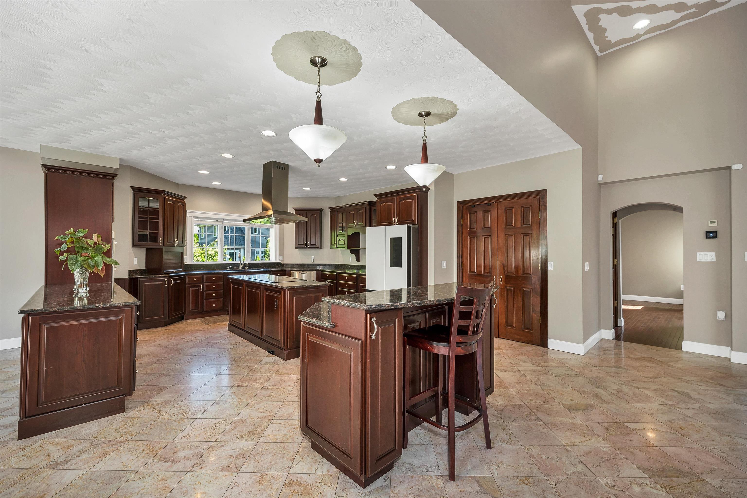 Photo 4 of Single family home for sale at 5 Crestwood Ln, Nashua, NH 03062 | MLS# 5109620 | Listing updated on 2026-09-19