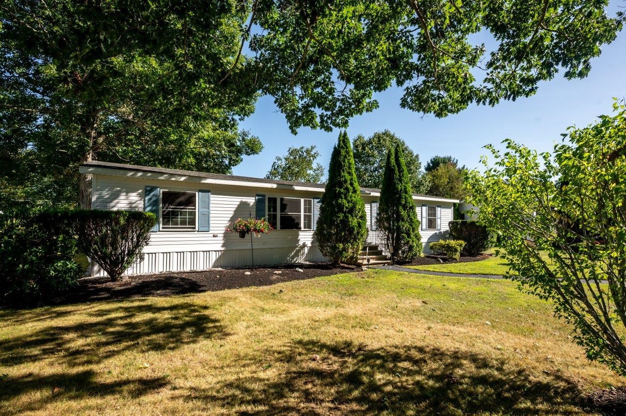 Photo 3 of Manufactured home for sale at 21 Oak Dr, North Hampton, NH 03862 | MLS# 5109624 | Listing updated on 2026-09-14