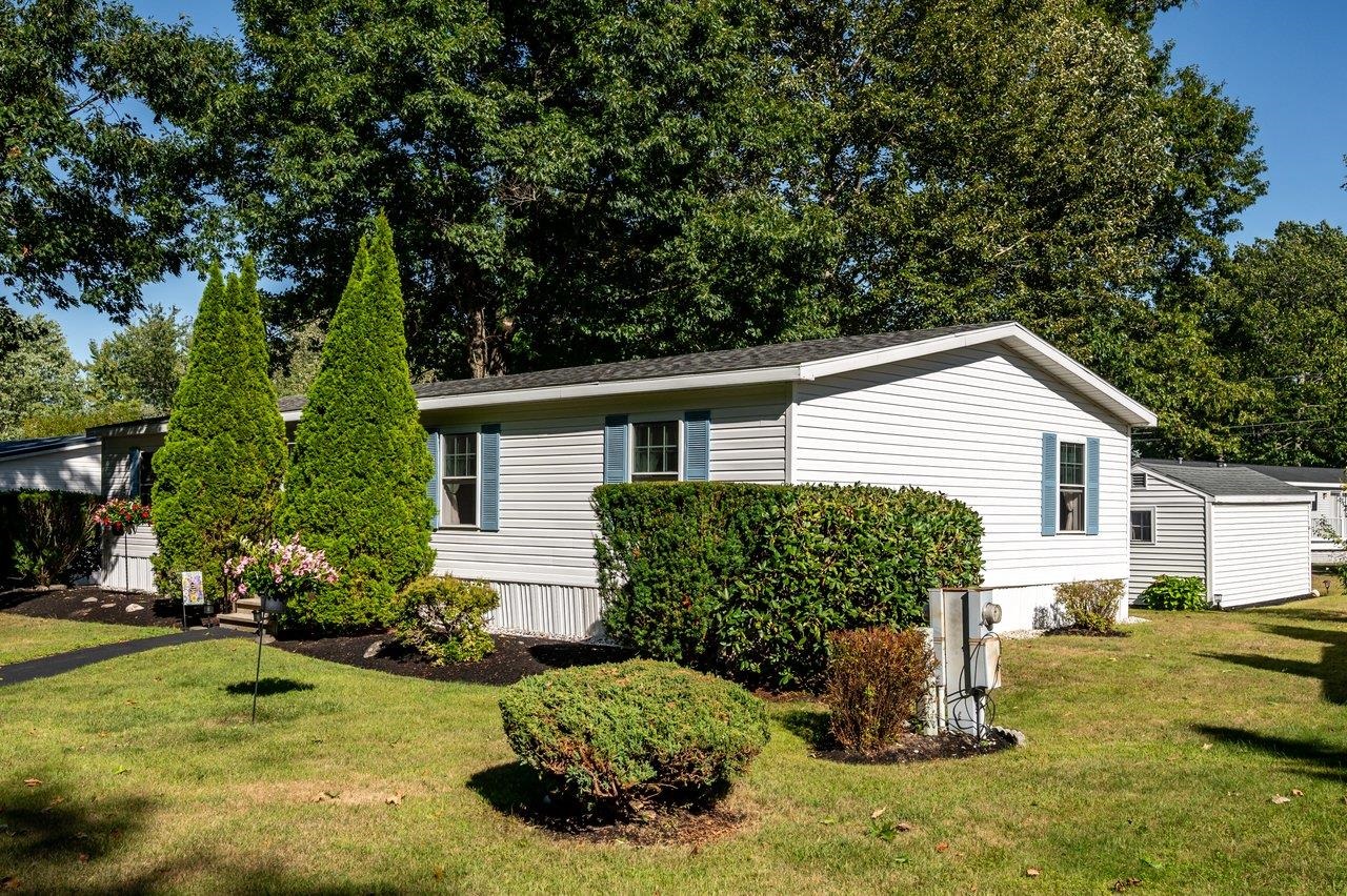 Photo 4 of Manufactured home for sale at 21 Oak Dr, North Hampton, NH 03862 | MLS# 5109624 | Listing updated on 2026-09-14