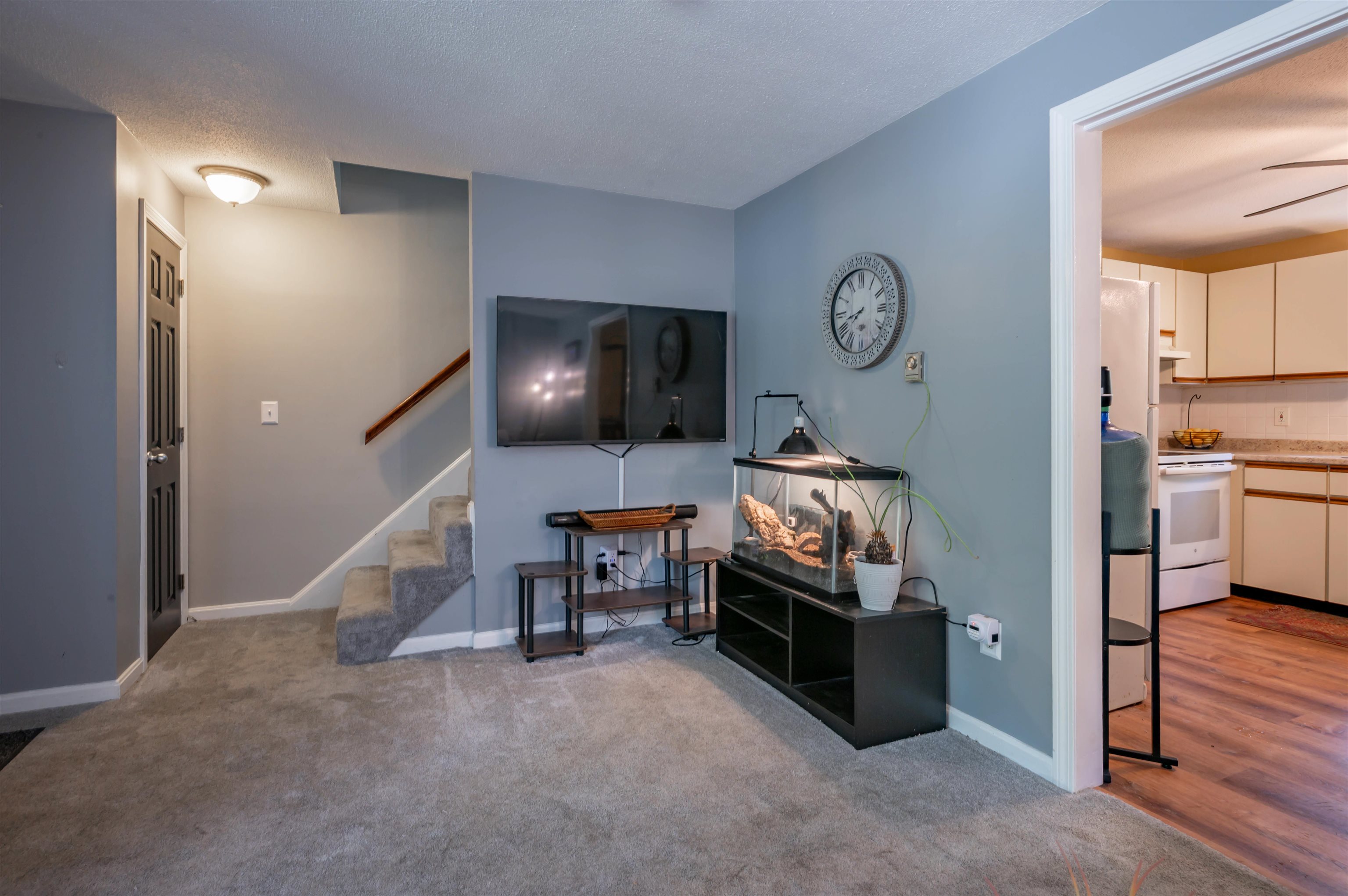 7 Midridge Circle, Londonderry, NH photo 2