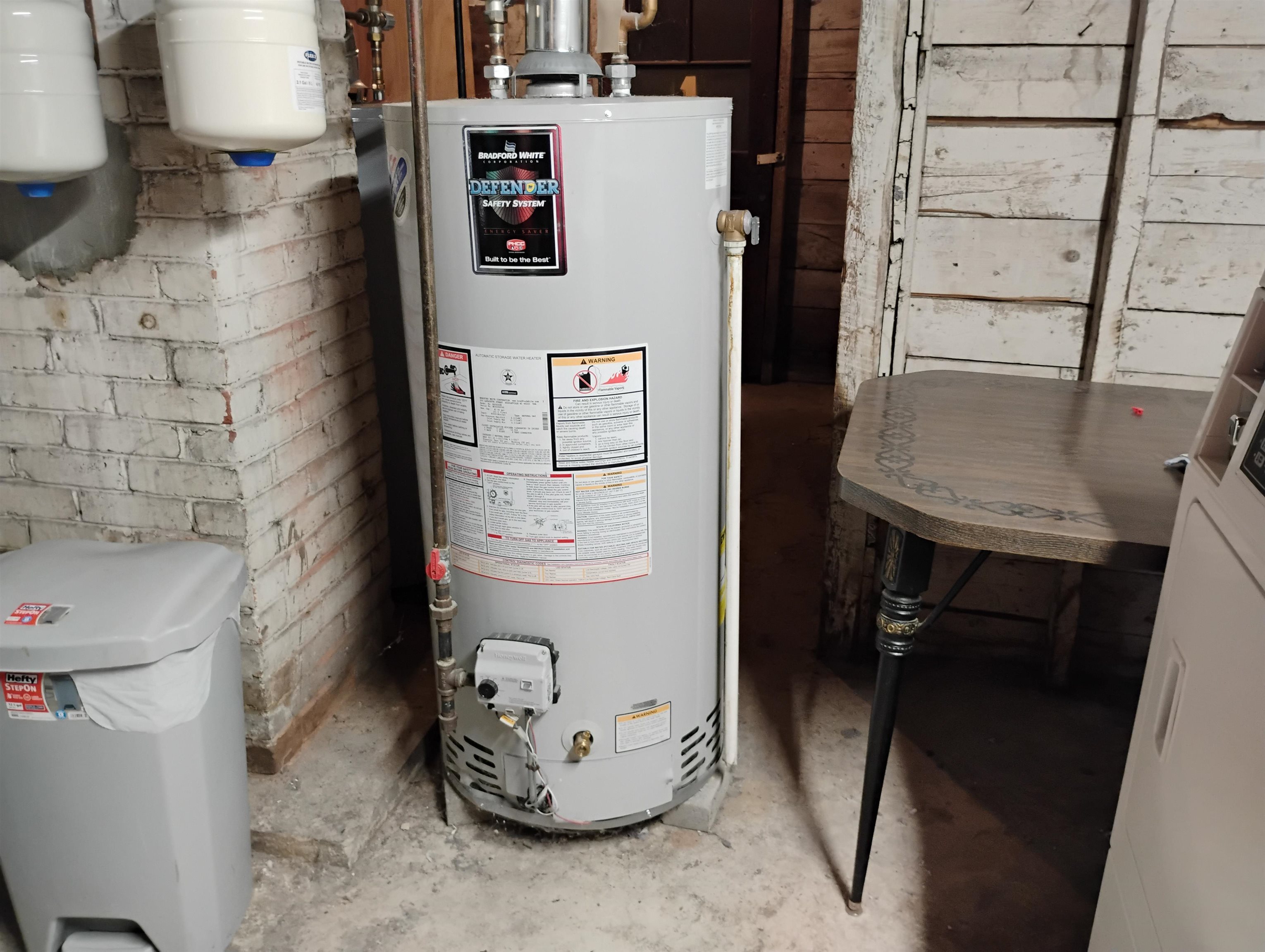 4TH NATURAL GAS HW TANK JUST REPLACED