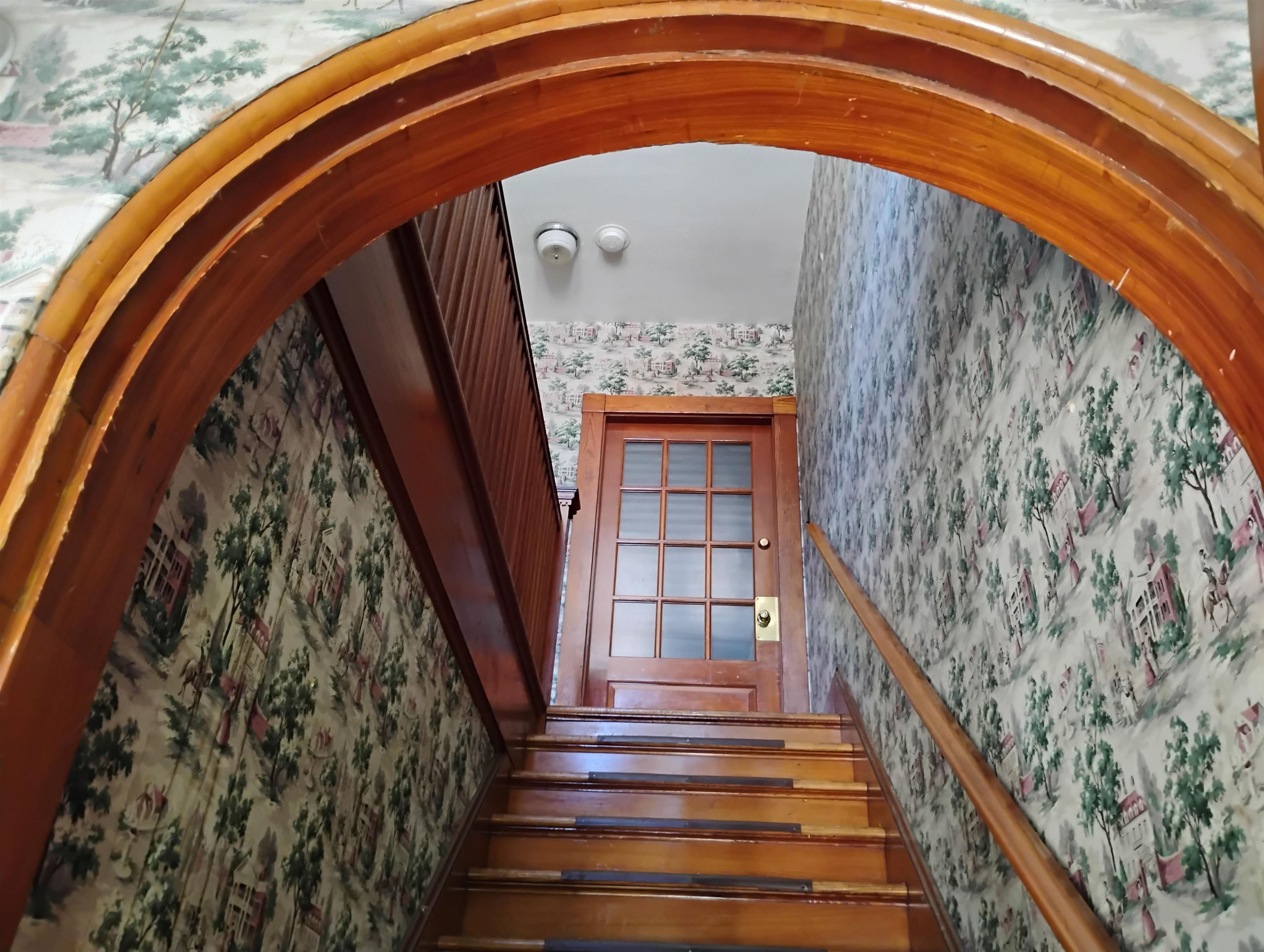 GORGEOUS PERIOD ARCHITECTURAL DETAILS