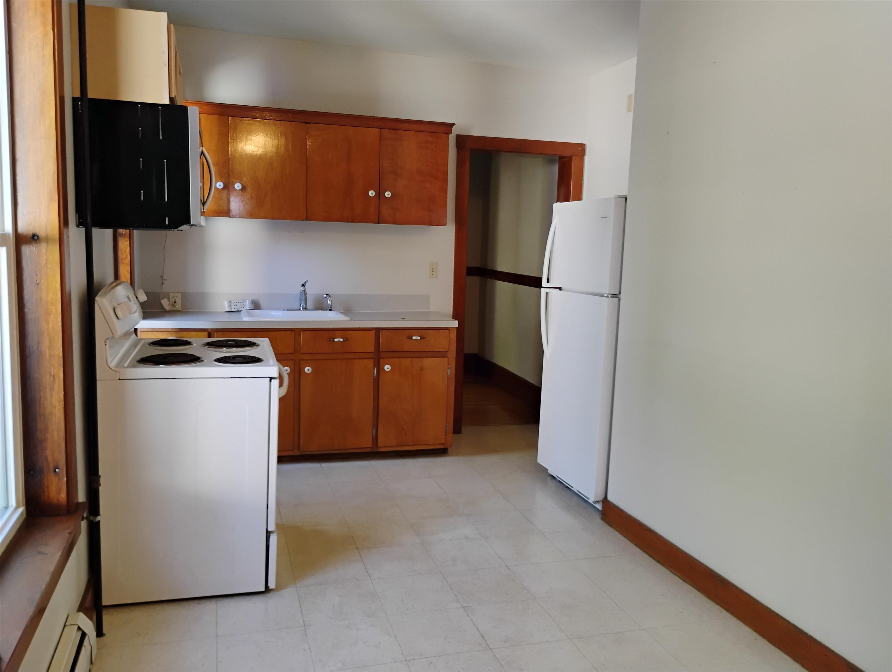VACANT 2ND FL UNIT EAT-IN KITCHEN (UNIT #3)