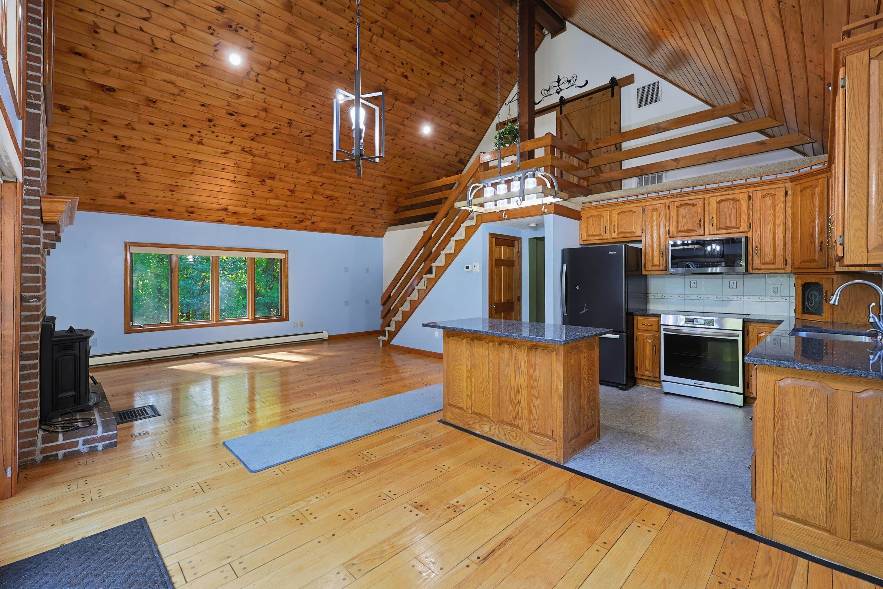 Photo 4 of Single family home for sale at 14 William Dr, Pelham, NH 03076 | MLS# 5109794 | Listing updated on 2026-09-17