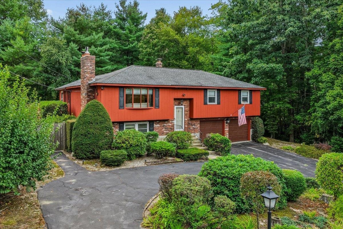 Photo 2 of Single family home for sale at 25 Bicentennial Dr, Manchester, NH 03104 | MLS# 5109811 | Listing updated on 2026-09-16