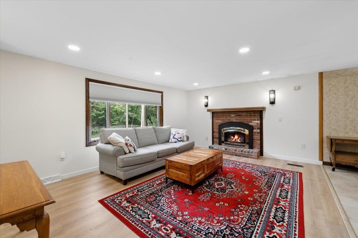 Photo 4 of Single family home for sale at 25 Bicentennial Dr, Manchester, NH 03104 | MLS# 5109811 | Listing updated on 2026-09-16
