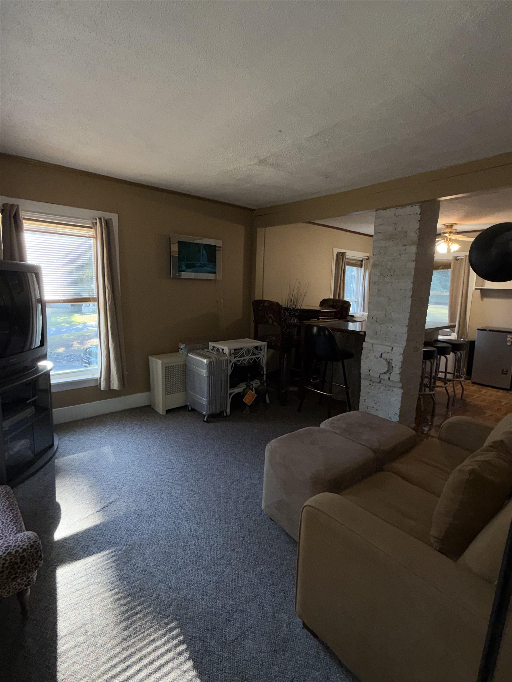Photo 16 of 28