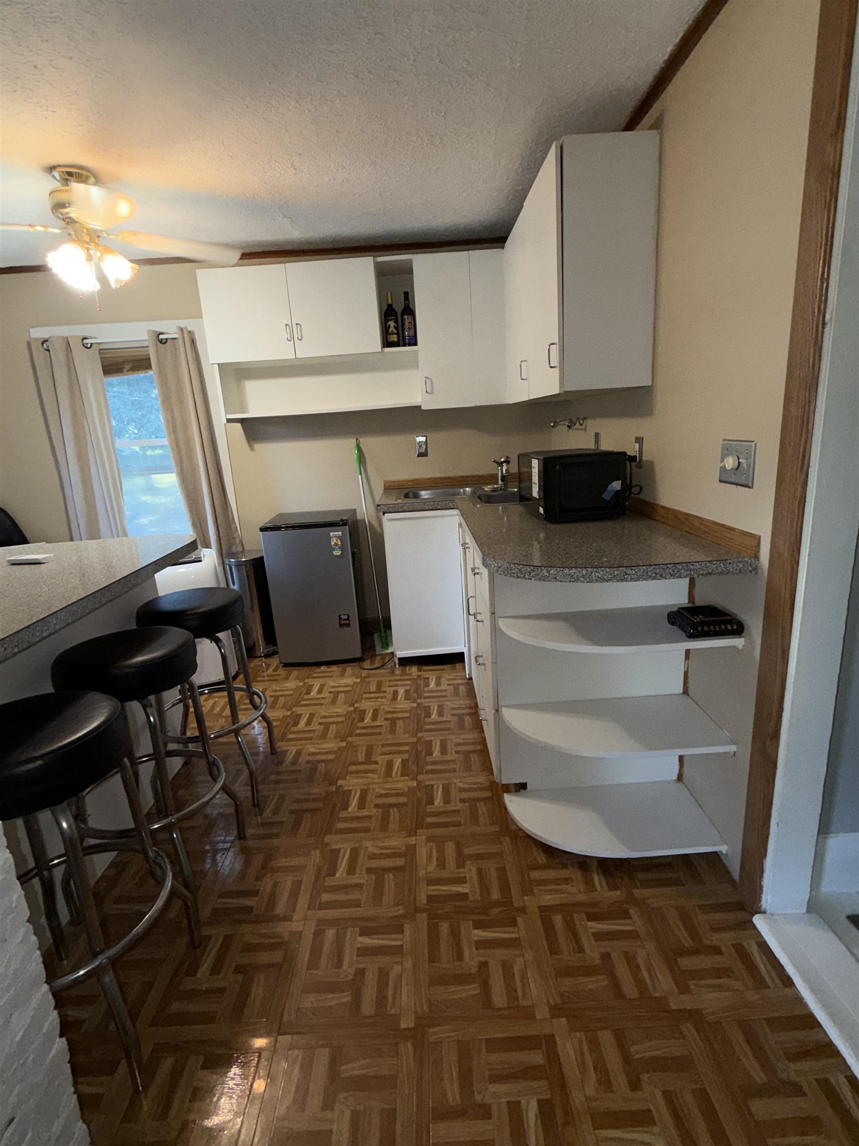 Photo 17 of 28