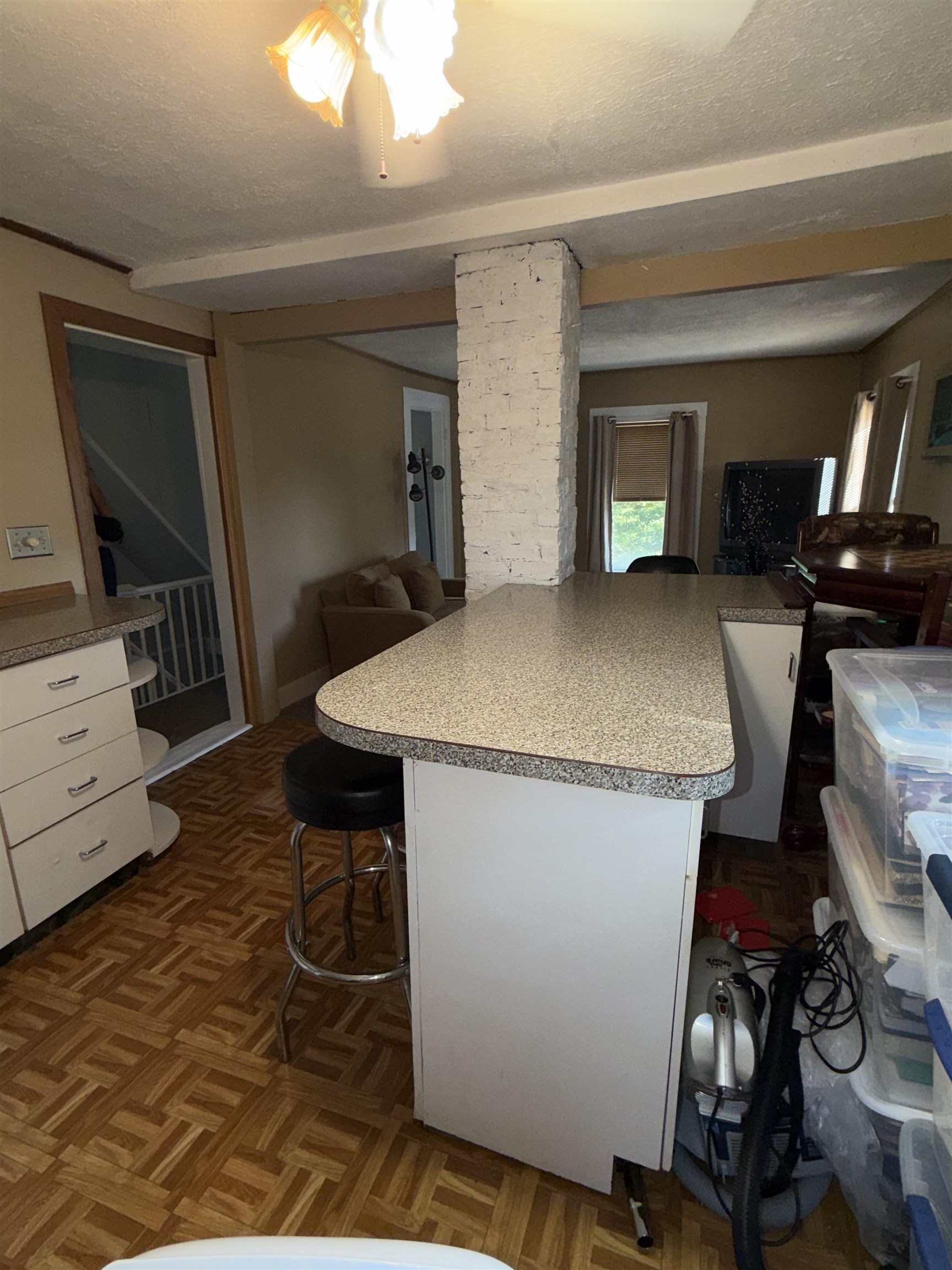 Photo 18 of 28