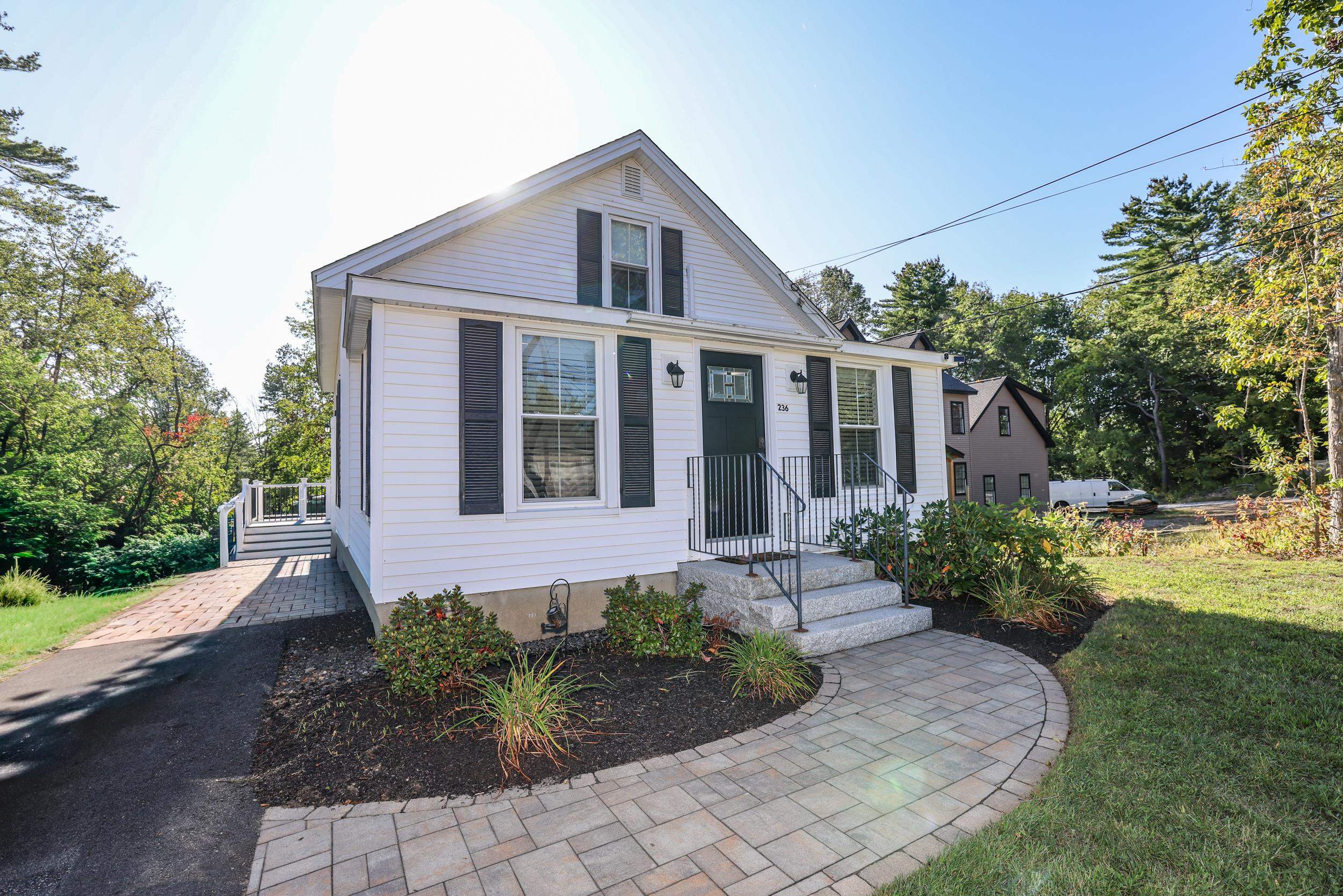 Photo 2 of Single family home for sale at 236 Drakeside Rd, Hampton, NH 03842 | MLS# 5109850 | Listing updated on 2026-09-17
