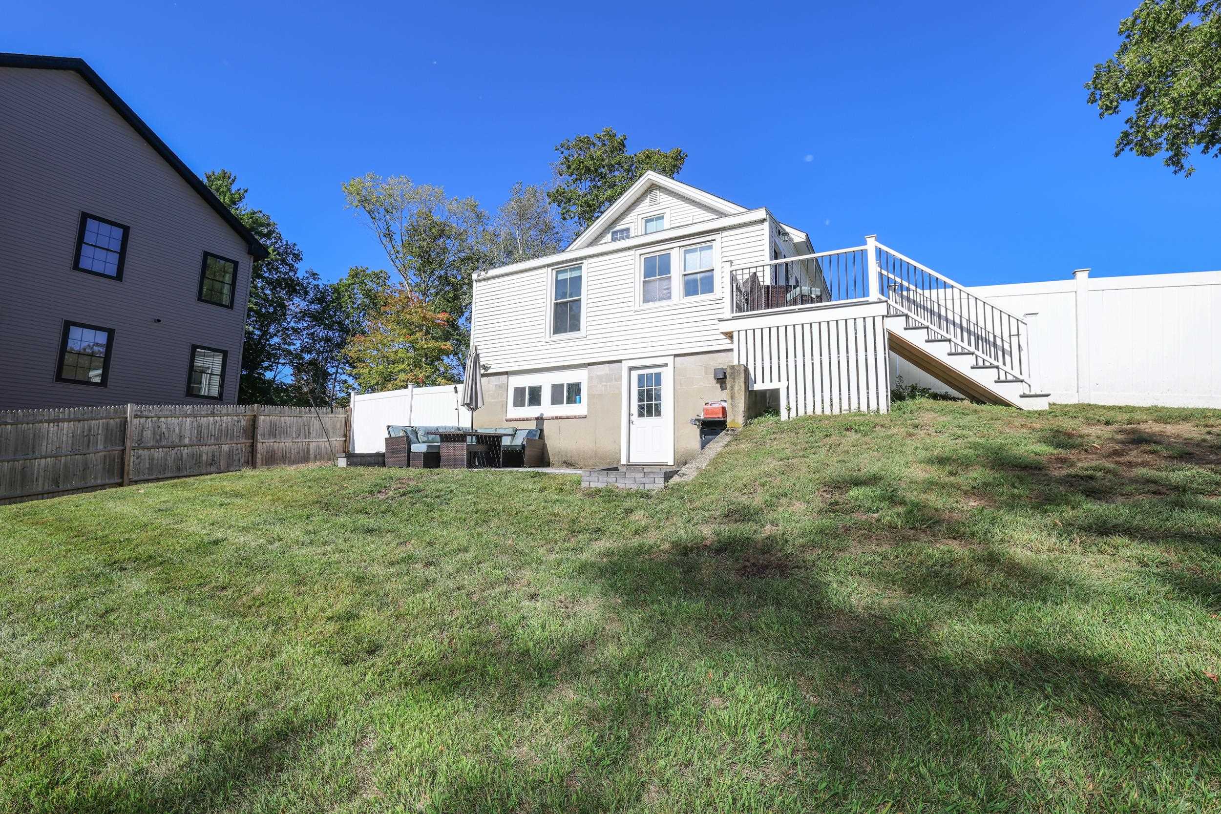 Photo 4 of Single family home for sale at 236 Drakeside Rd, Hampton, NH 03842 | MLS# 5109850 | Listing updated on 2026-09-17