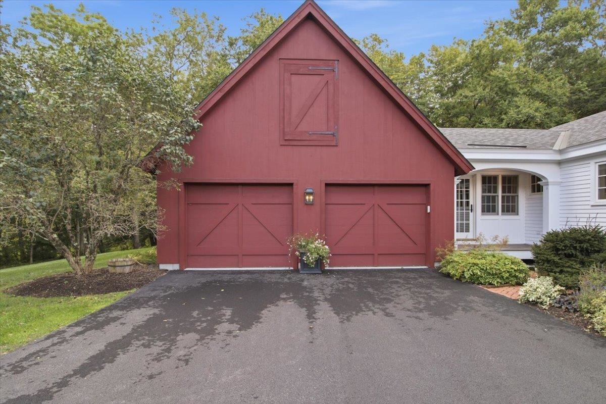 Photo 3 of Single family home for sale at 272 Lewis Bnd Rd, Manchester, VT 05255 | MLS# 5109874 | Listing updated on 2026-09-18