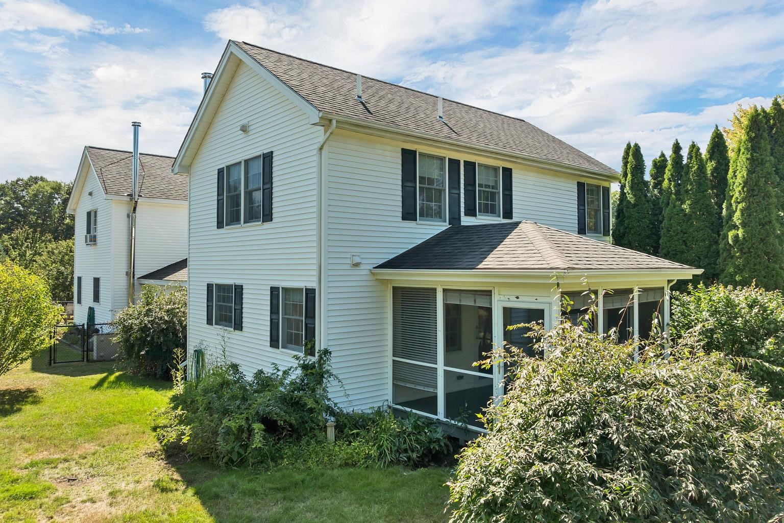 Photo 3 of Condo for sale at 7 Robin Ln, Greenland, NH 03840 | MLS# 5109919 | Listing updated on 2026-09-17