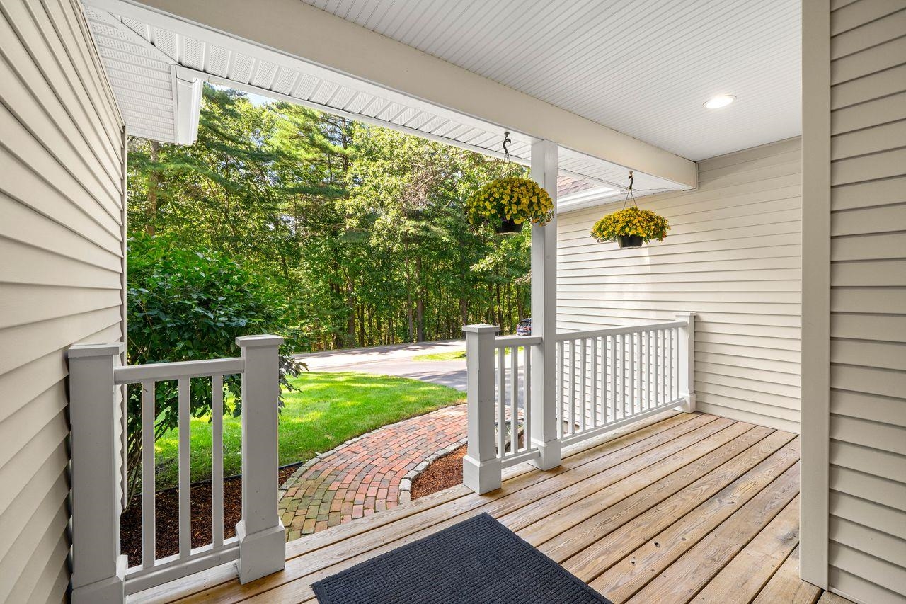 Photo 2 of Single family home for sale at 3 Joshua Rd, Amherst, NH 03031 | MLS# 5109936 | Listing updated on 2026-09-19
