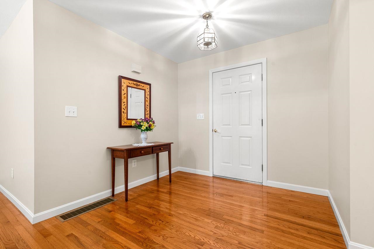 Photo 3 of Single family home for sale at 3 Joshua Rd, Amherst, NH 03031 | MLS# 5109936 | Listing updated on 2026-09-19