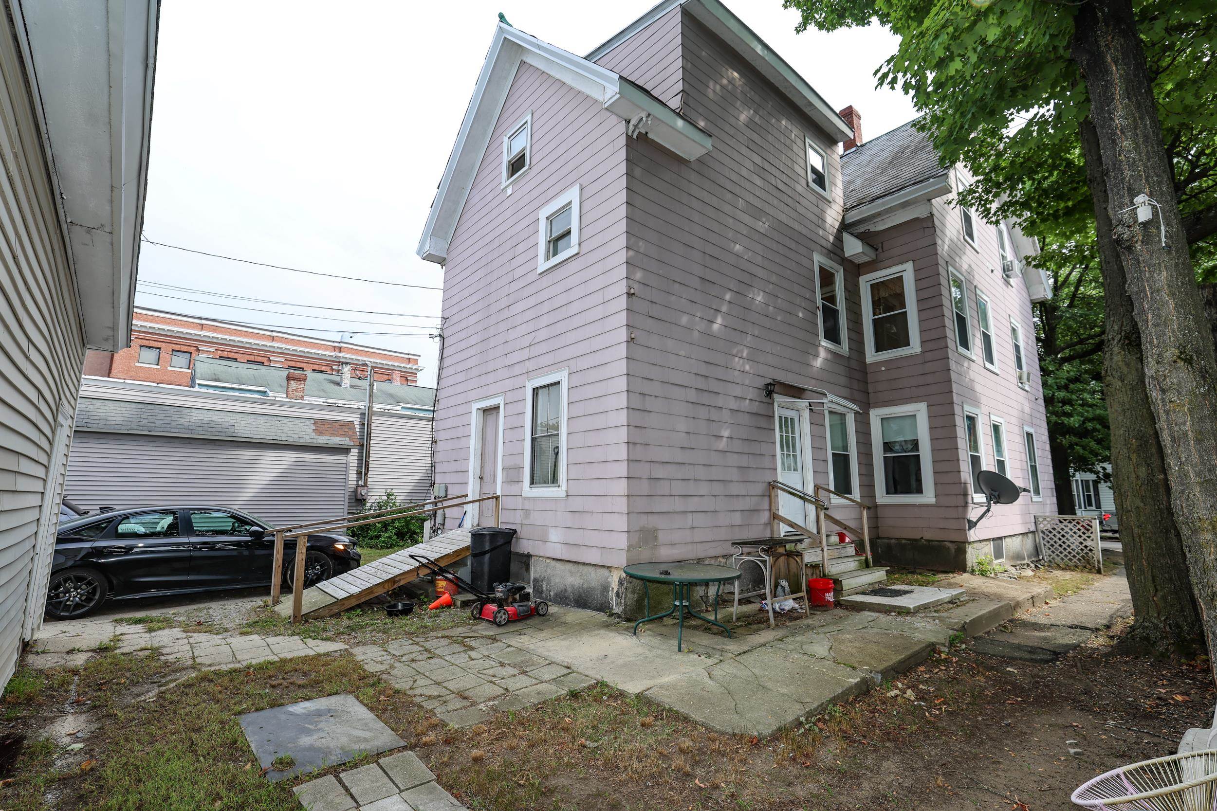 Photo 3 of Multi family home for sale at 422 Lake Ave, Manchester, NH 03103 | MLS# 5109960 | Listing updated on 2026-09-16