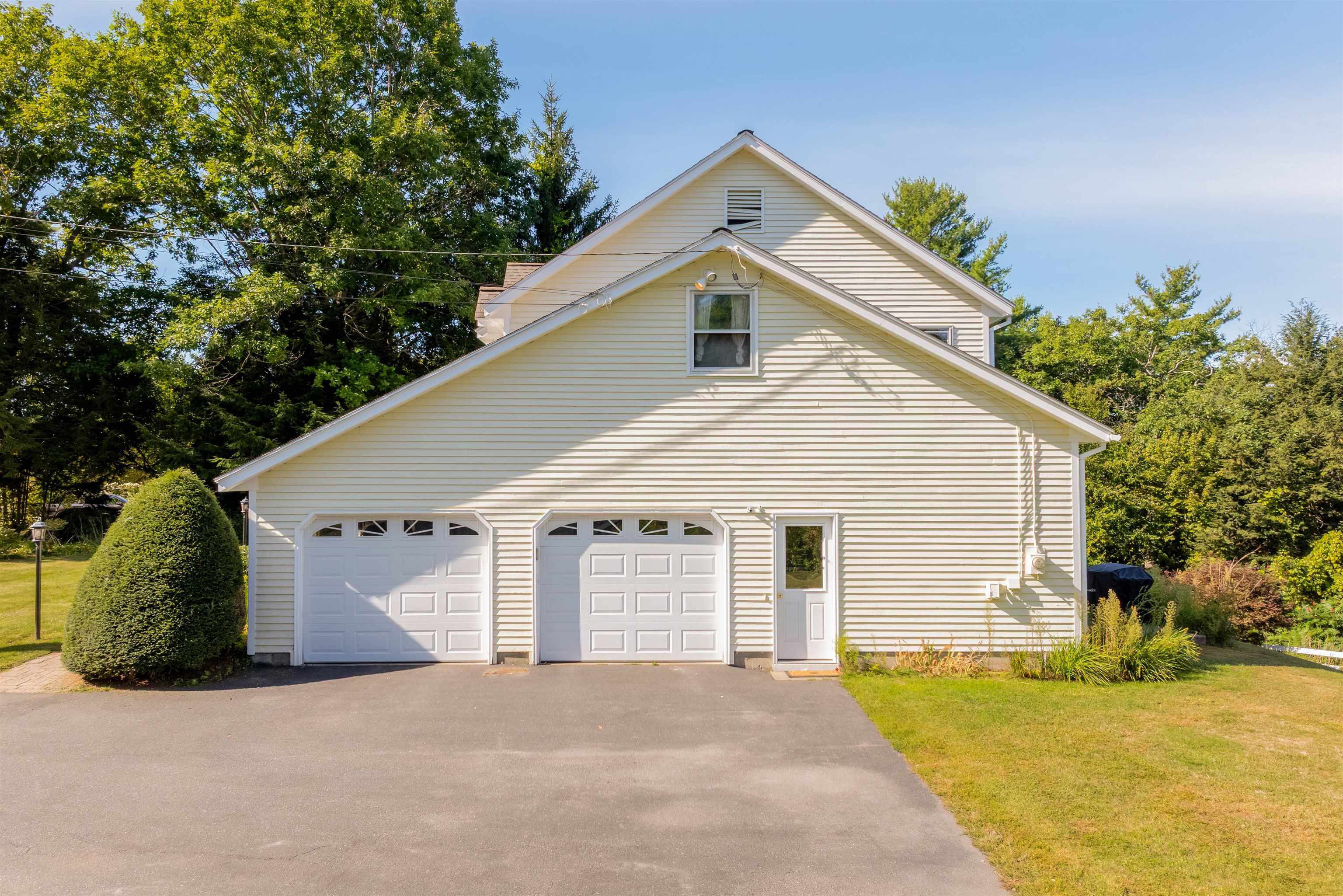 Photo 3 of Single family home for sale at 16 Cherry Hl Rd, Claremont, NH 03743 | MLS# 5109983 | Listing updated on 2026-09-16