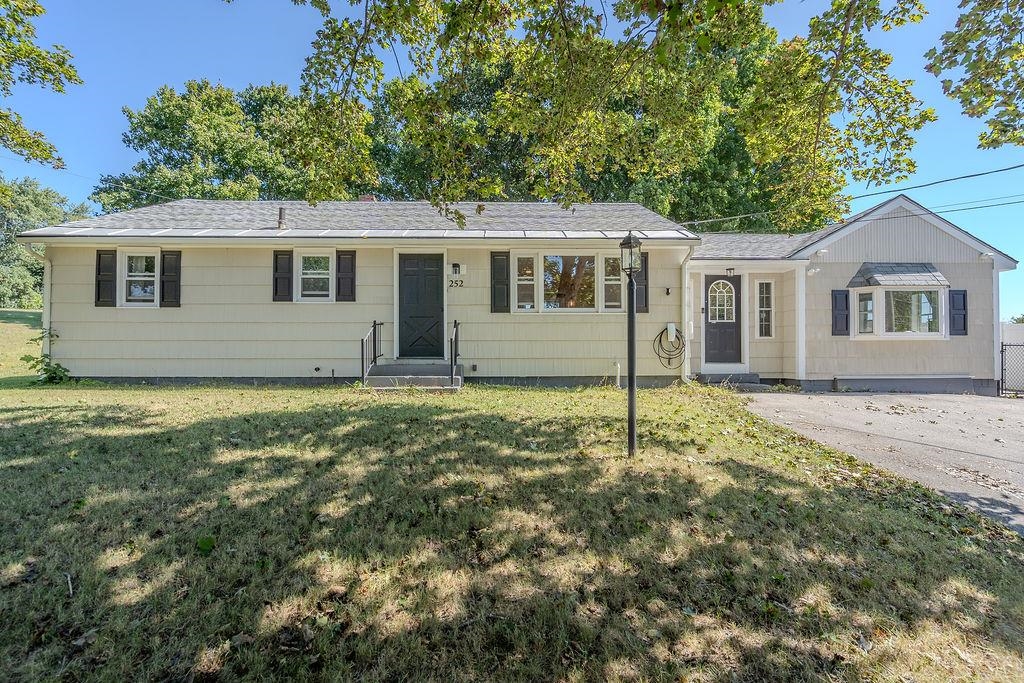 Photo 3 of Single family home for sale at 252 Green St, Somersworth, NH 03878 | MLS# 5109985 | Listing updated on 2026-09-19