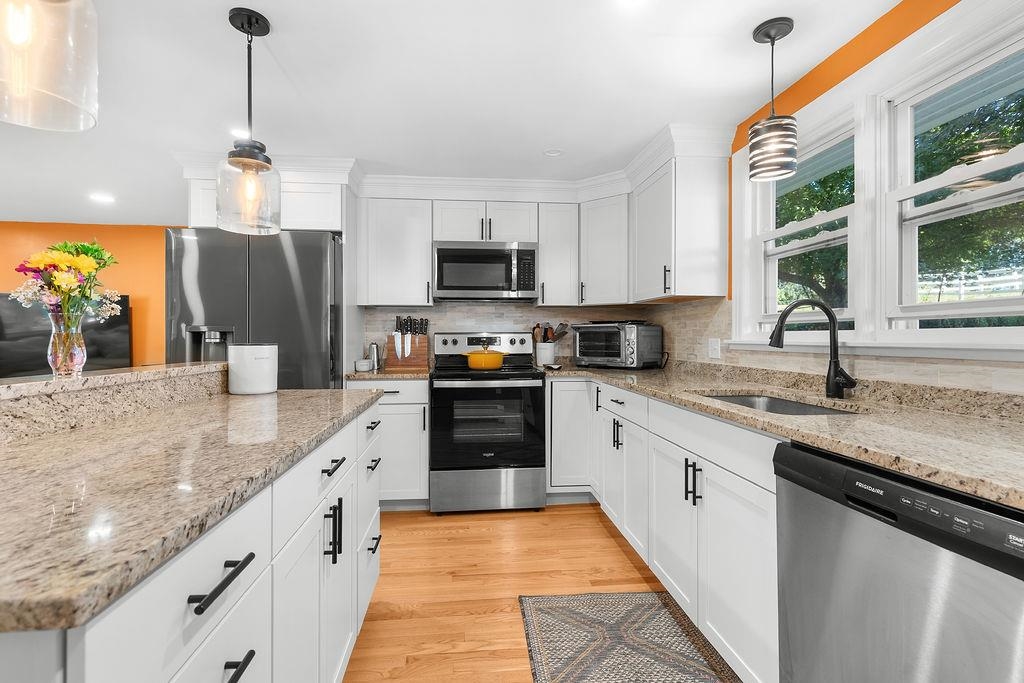 Photo 3 of Single family home for sale at 252 Green St, Somersworth, NH 03878 | MLS# 5109985 | Listing updated on 2026-09-19