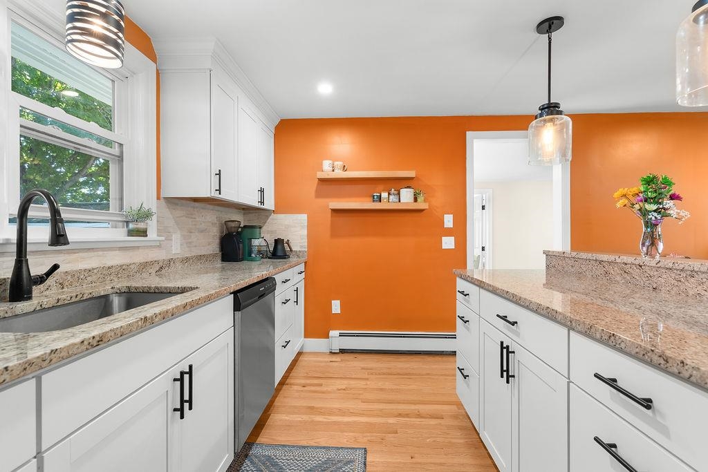 Photo 4 of Single family home for sale at 252 Green St, Somersworth, NH 03878 | MLS# 5109985 | Listing updated on 2026-09-19