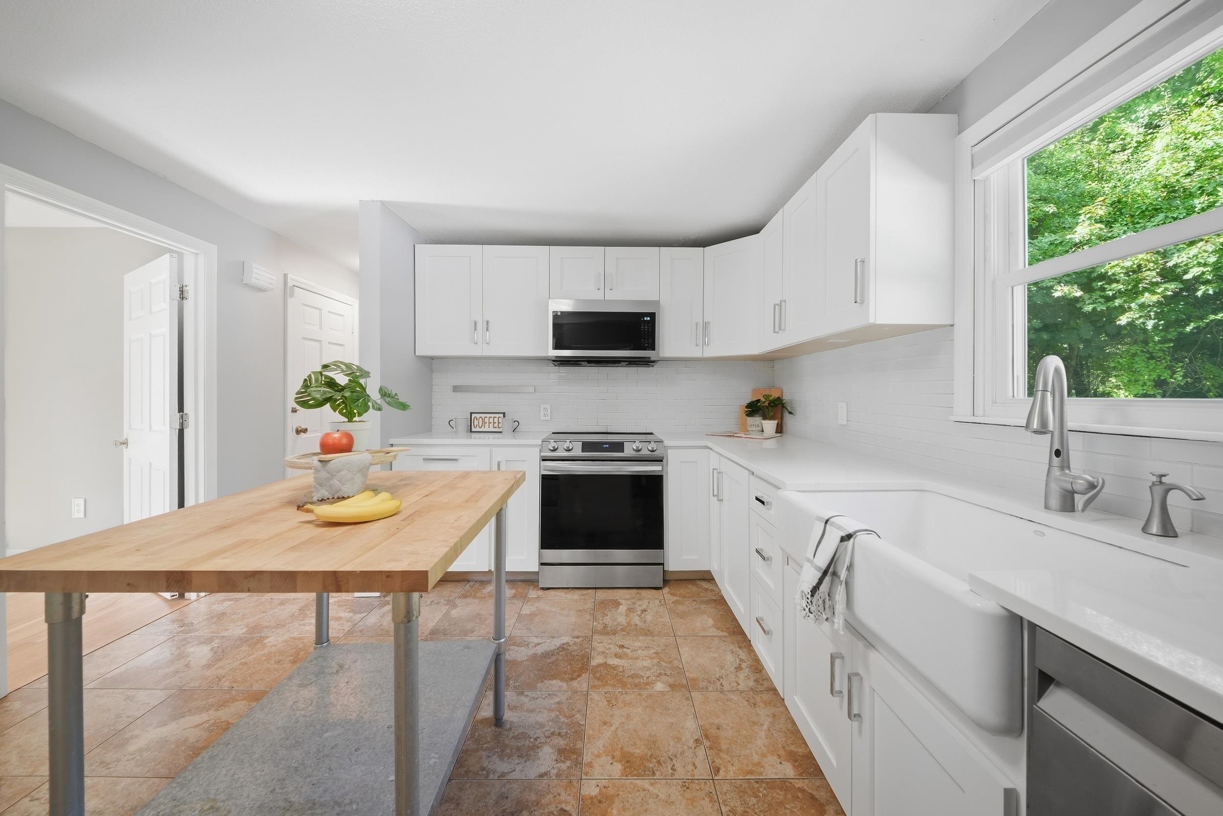 Photo 3 of Single family home for sale at 5 Arrowhead Rd, Derry, NH 03038 | MLS# 5109986 | Listing updated on 2026-09-18