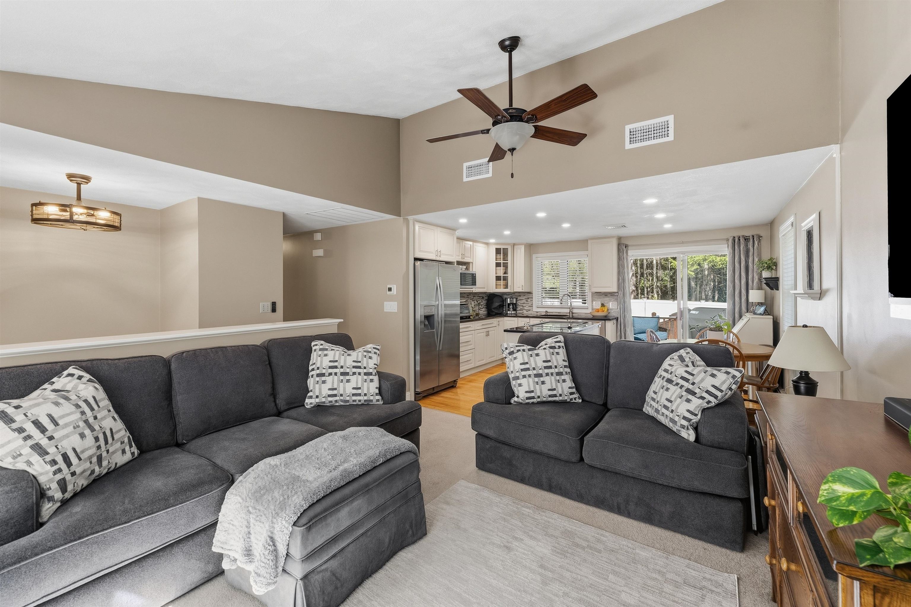 7 Bancroft Road, Londonderry, NH photo 2