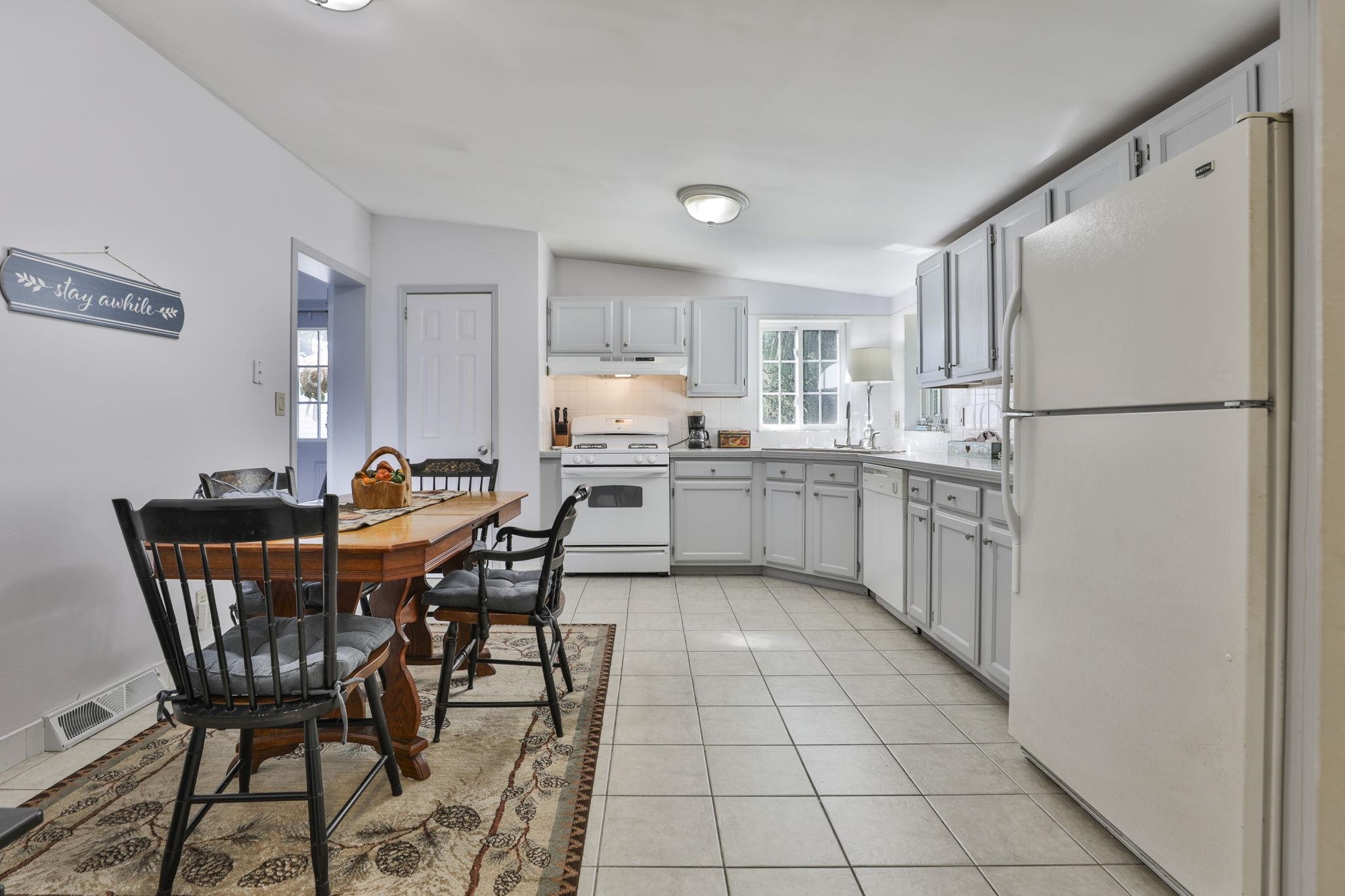 8 Aberdeen Drive, Stratham, NH photo 5