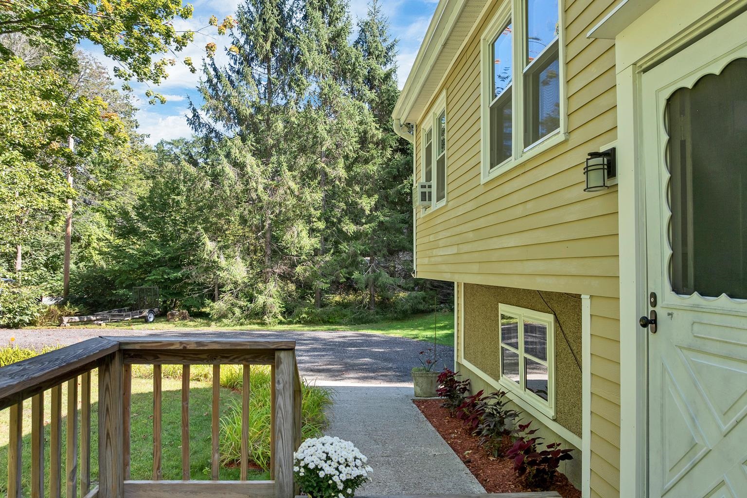 33 Gale Village Road, Newton, NH photo 4