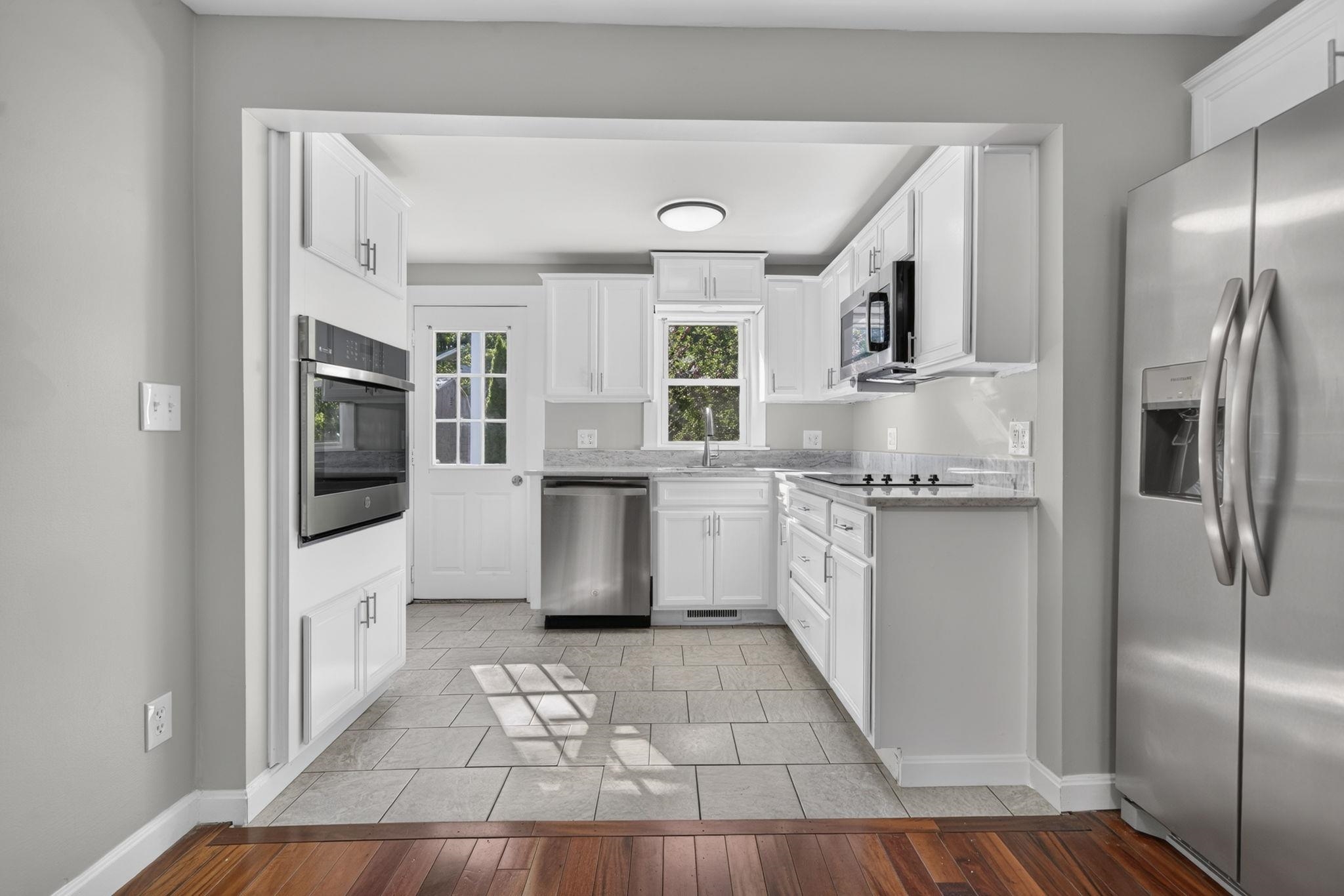 Photo 4 of Single family home for sale at 39 Hillside Ave, Derry, NH 03038 | MLS# 5110099 | Listing updated on 2026-09-19