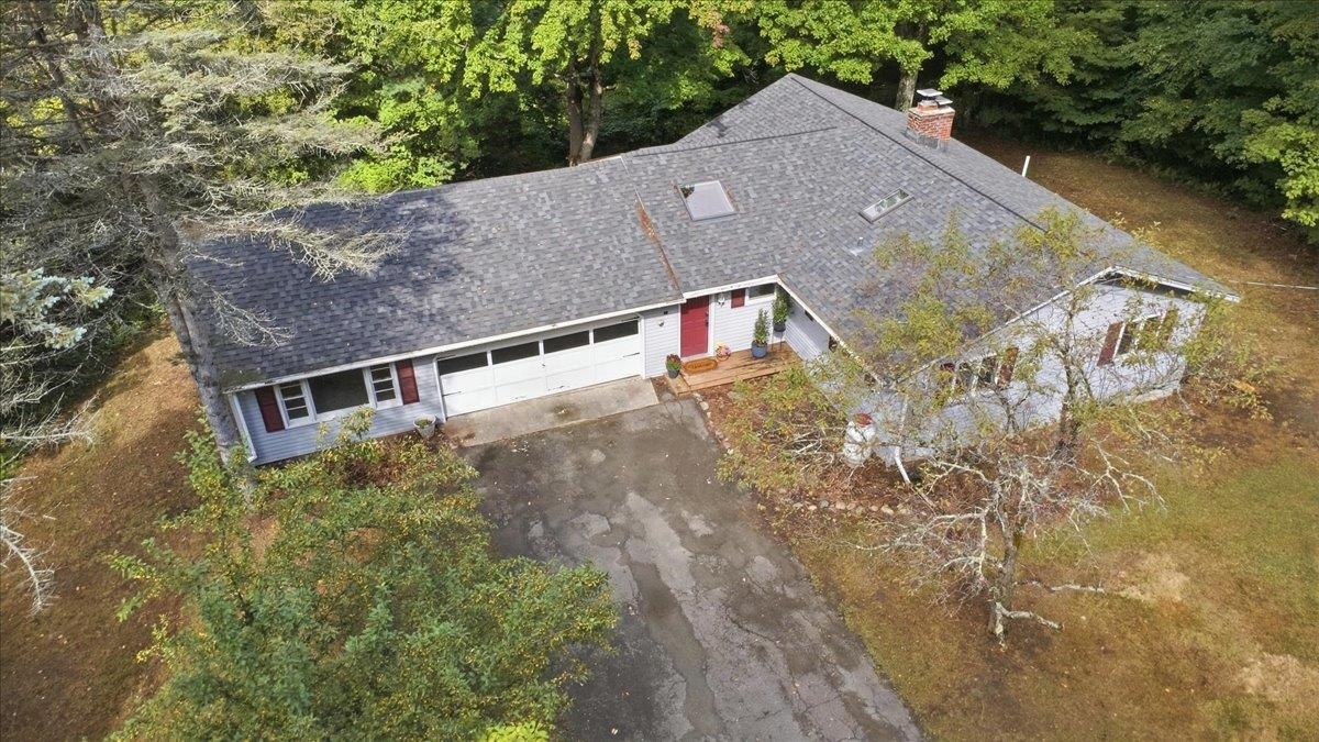 Photo 2 of Single family home for sale at 261 Skyboro Rd, Pownal, VT 05261 | MLS# 5110100 | Listing updated on 2026-09-19