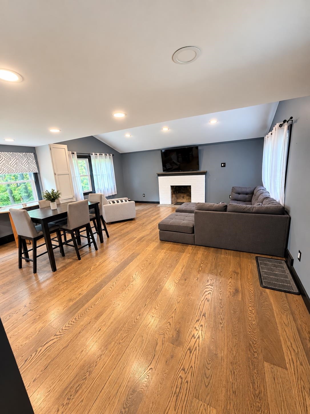 Photo 2 of Single family home for sale at 105 Oakwood Dr, South Burlington, VT 05403 | MLS# 5110178 | Listing updated on 2026-09-17