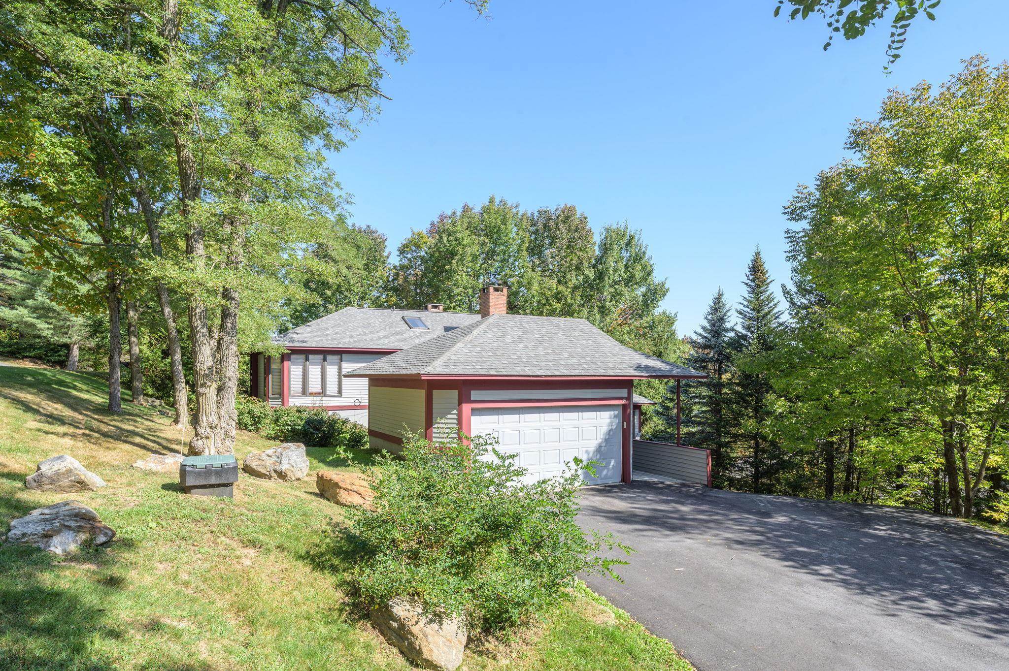 Photo 4 of Single family home for sale at 33 Carinthia Dr, West Dover, VT 05356 | MLS# 5110181 | Listing updated on 2026-09-17