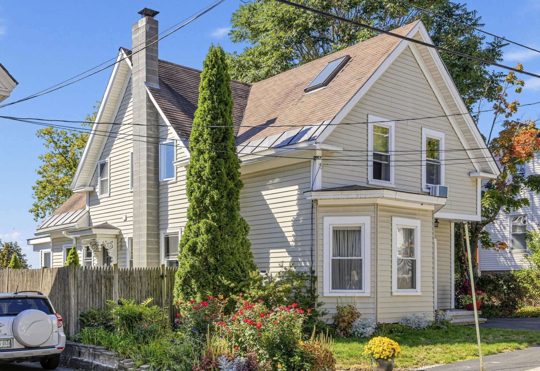Photo 2 of Single family home for sale at 443 Laurel St, Manchester, NH 03103 | MLS# 5110214 | Listing updated on 2026-09-18