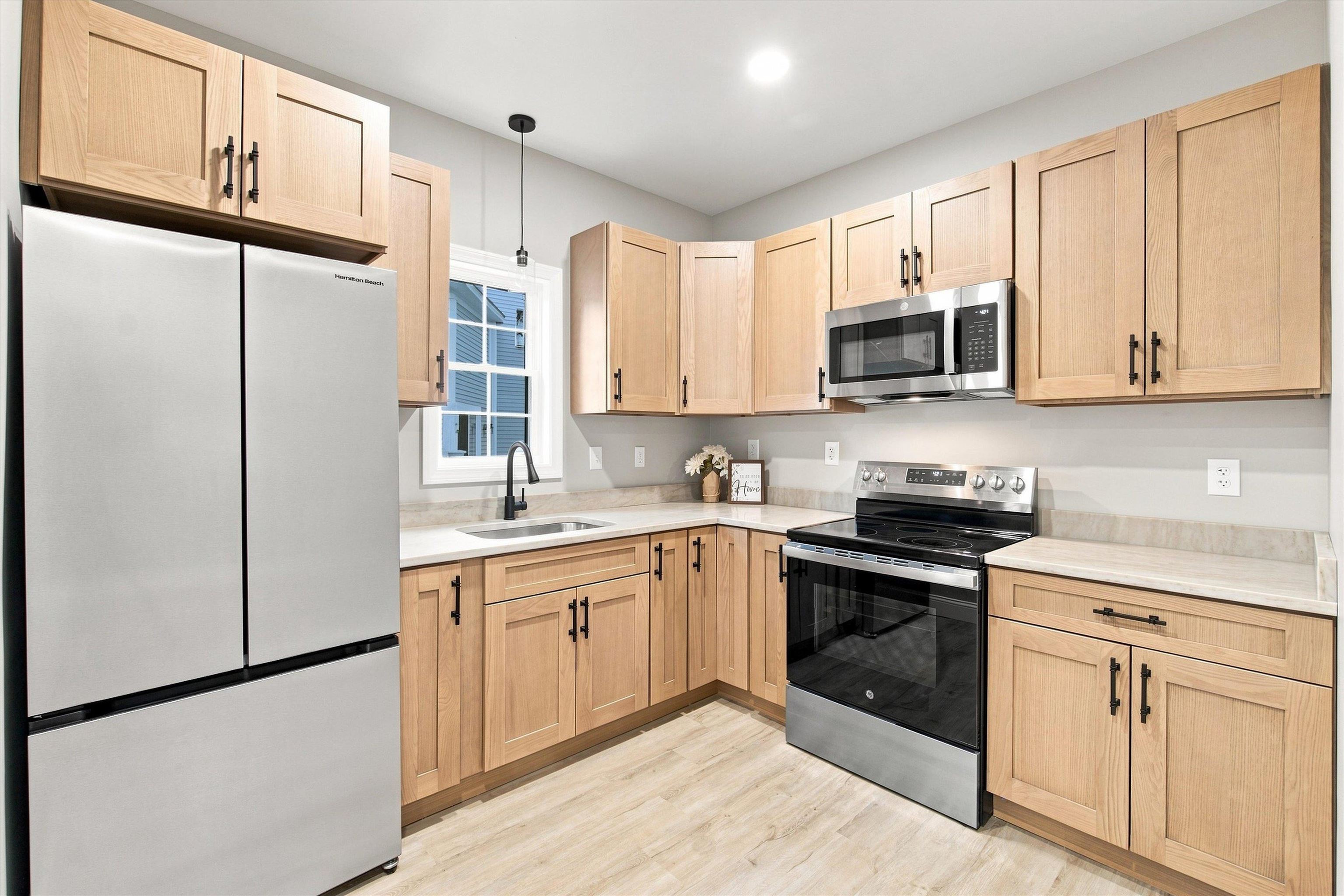 Photo 4 of Multi family home for sale at 747 Beech St, Manchester, NH 03104 | MLS# 5110281 | Listing updated on 2026-09-18
