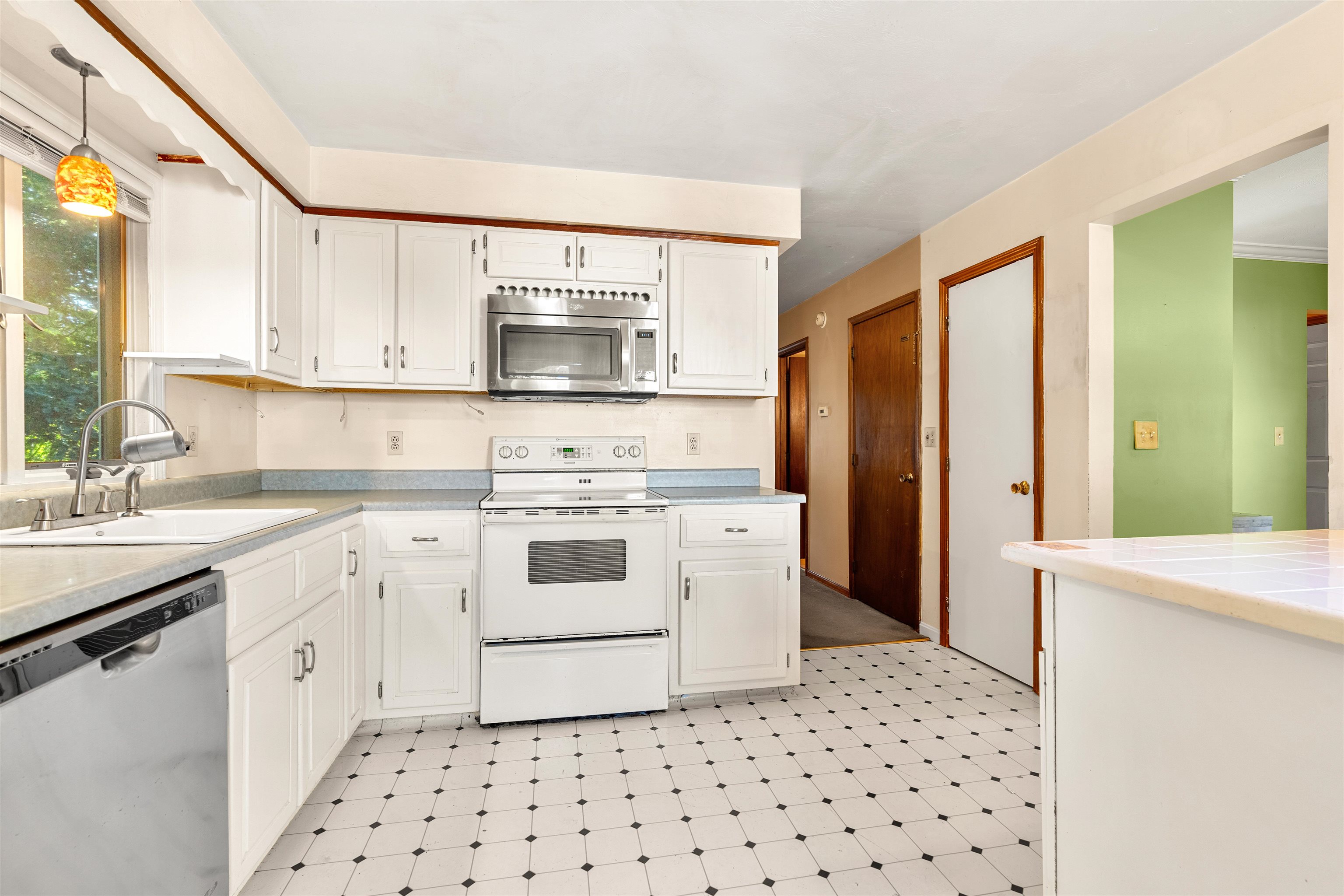 Photo 2 of Single family home for sale at 3 Betty Ln, Manchester, NH 03104 | MLS# 5110289 | Listing updated on 2026-09-18