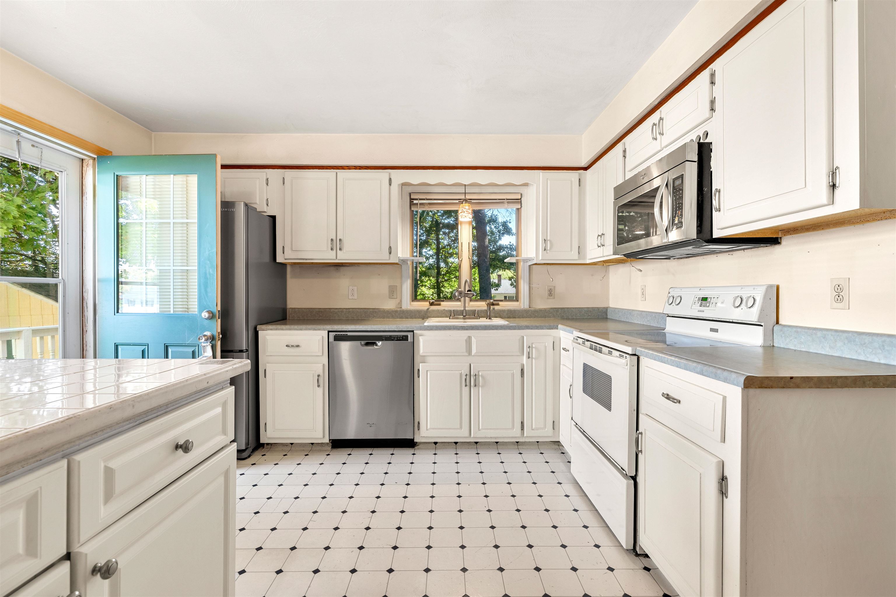 Photo 3 of Single family home for sale at 3 Betty Ln, Manchester, NH 03104 | MLS# 5110289 | Listing updated on 2026-09-18