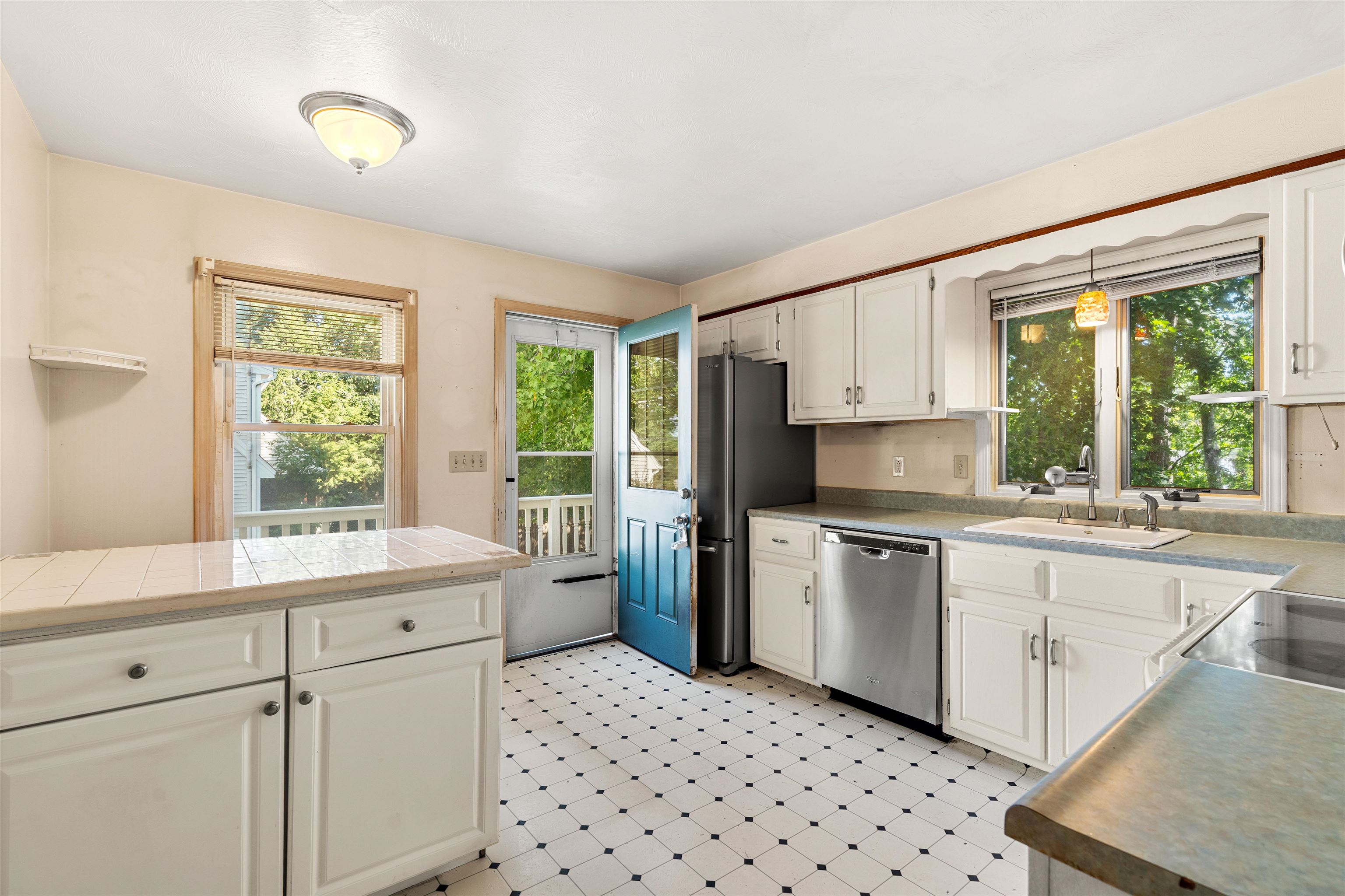 Photo 4 of Single family home for sale at 3 Betty Ln, Manchester, NH 03104 | MLS# 5110289 | Listing updated on 2026-09-18