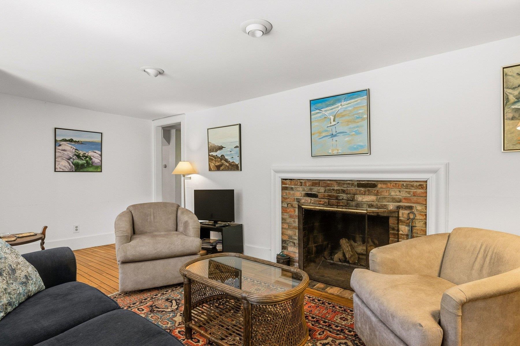 Photo 4 of Single family home for sale at 172 Packers Fls Rd, Durham, NH 03824 | MLS# 5110296 | Listing updated on 2026-09-18